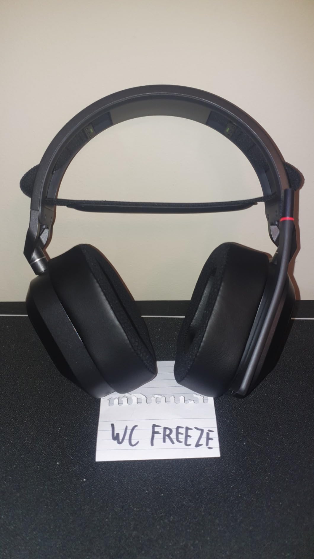 Corsair HS80 MAX Wireless Multiplatform Gaming Headset with Bluetooth - Dolby Atmos - Broadcast Quality Microphone - iCUE Compatible - PC, Mac, PS5, PS4, Mobile - Steel Gray customer photo 1
