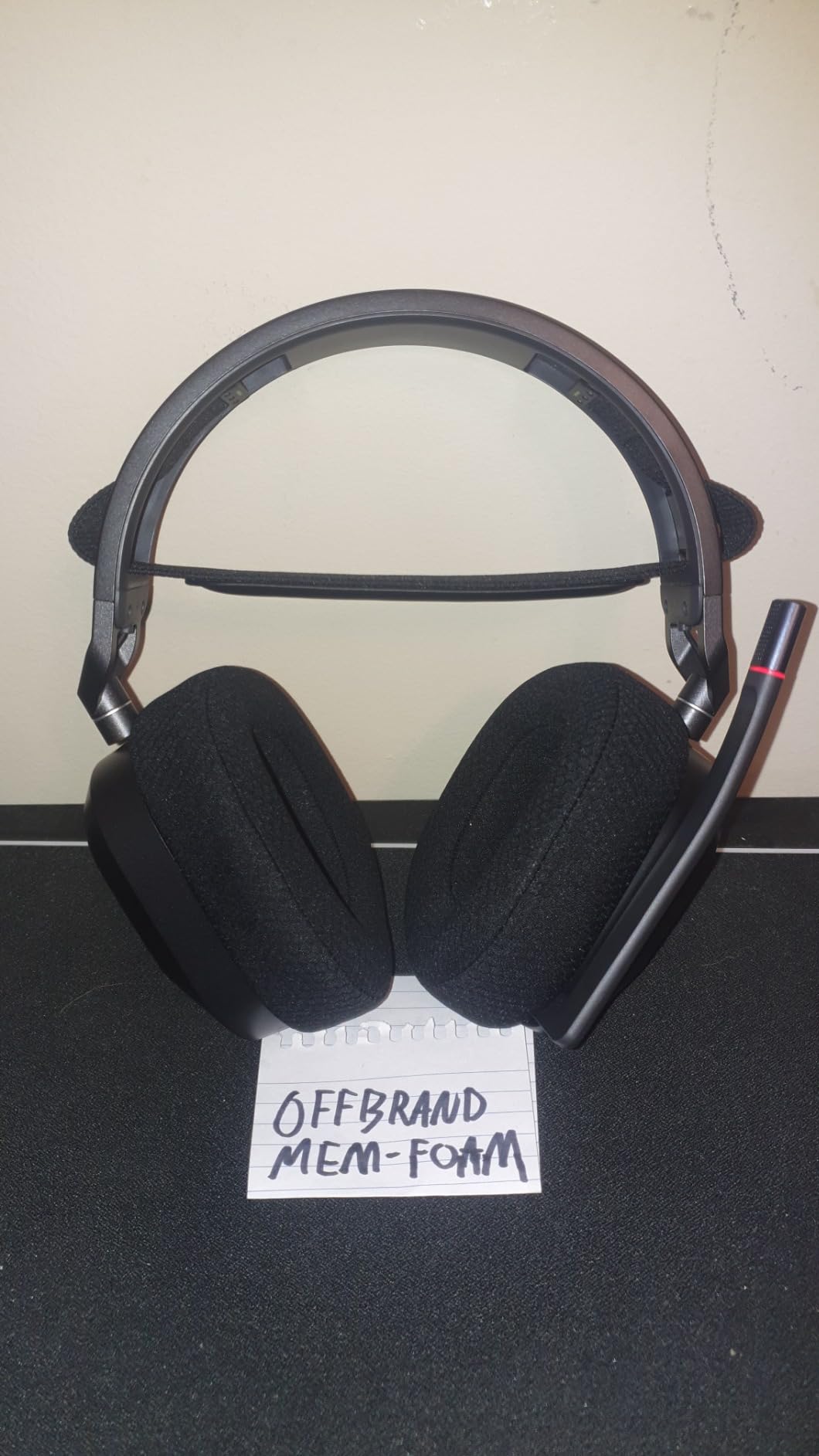 Corsair HS80 MAX Wireless Multiplatform Gaming Headset with Bluetooth - Dolby Atmos - Broadcast Quality Microphone - iCUE Compatible - PC, Mac, PS5, PS4, Mobile - Steel Gray customer photo 2