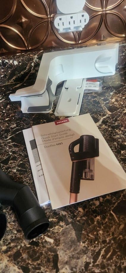 Miele Duoflex Extra Cordless Bagless Stick Vacuum Cleaner, Brilliant White / Space Grey customer photo 1