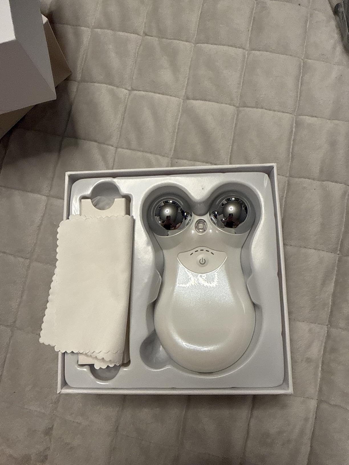 Microcurrent Facial Device, Latest Red Light Technology, Enhances The Ability to Lift The Face and Tighten The Skin, Facial Wrinkle Equipment, Smart Photon Micro-Current Device, Model: EP-300 customer photo 2