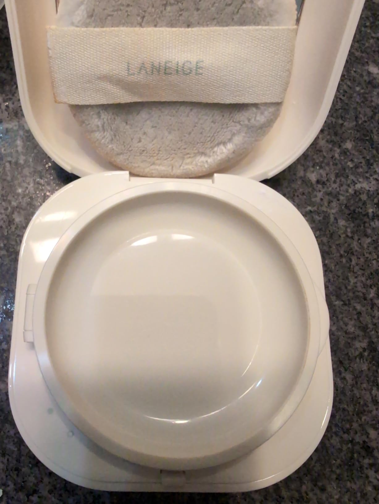 LANEIGE Neo Blurring Powder: Korean Shine Control Compact with Pore Blurring, Smoothing Finish & Travel-Friendly, No Spill Packaging customer photo 1