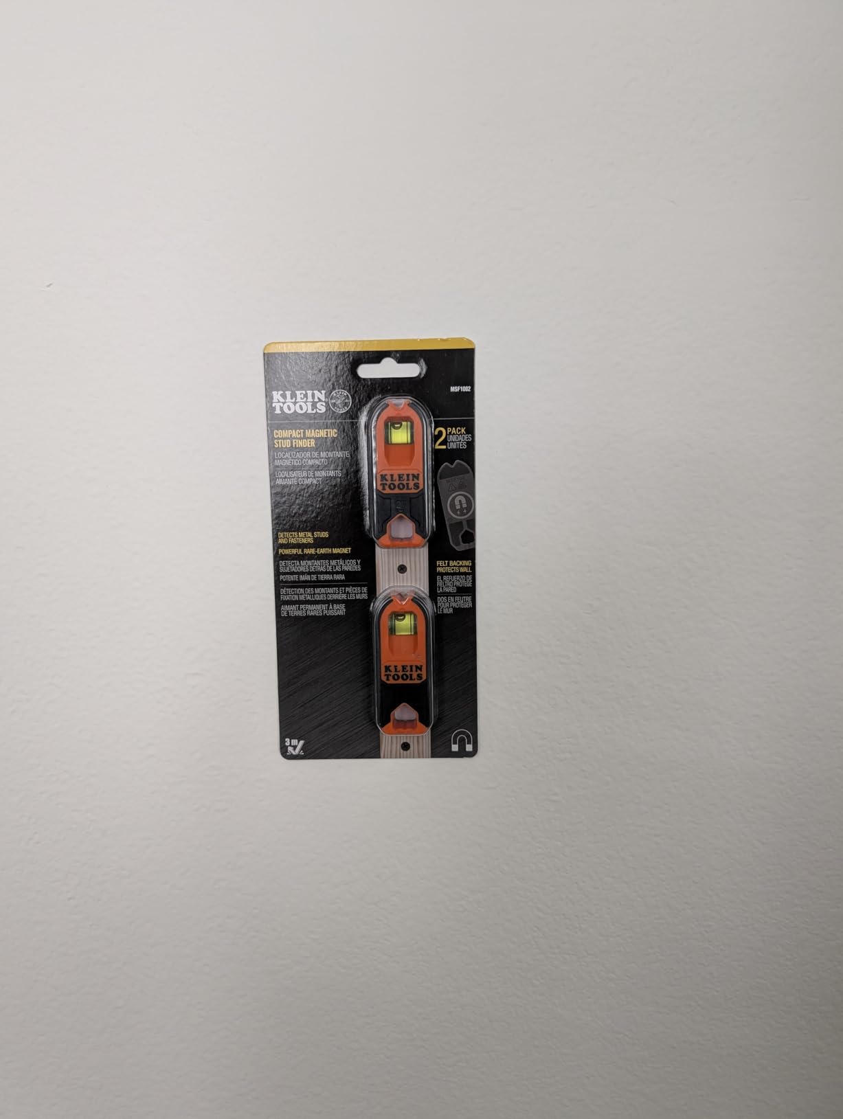 Klein Tools MSF100 Magnetic Stud Finder and Level, Compact, Wood and Metal Detector with Bubble Vial for Accurate Markings, Felt Pad Backing customer photo 2