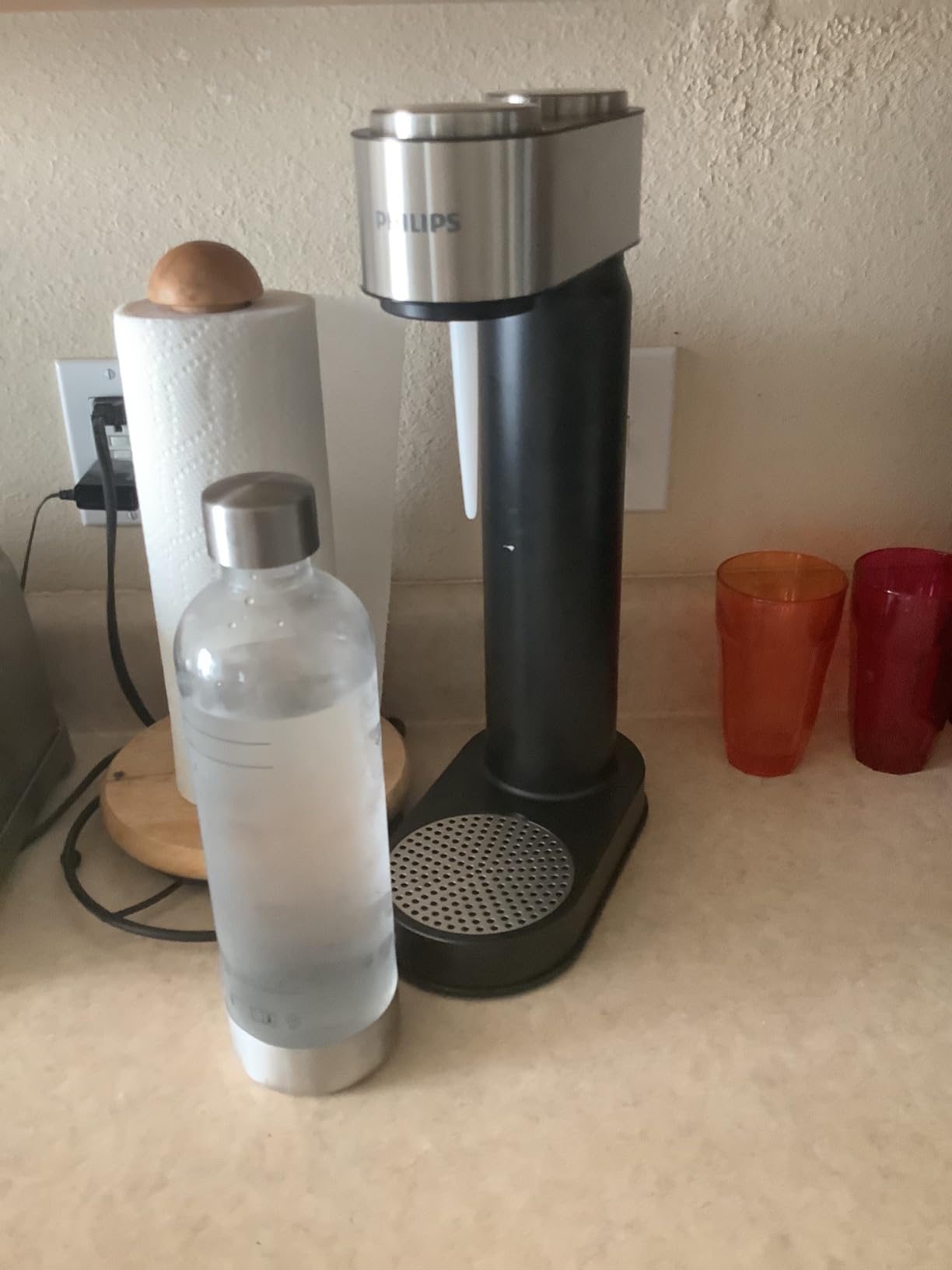 Philips Sparkling Water Maker, Soda Streaming Machine with Quick Twist Bottle, 1L BPA free PET Carbonating Bottle, Soda Maker Compatible with 60L CO2 Carbonator (NOT Included), ADD4902BKOQ/37 customer photo 1