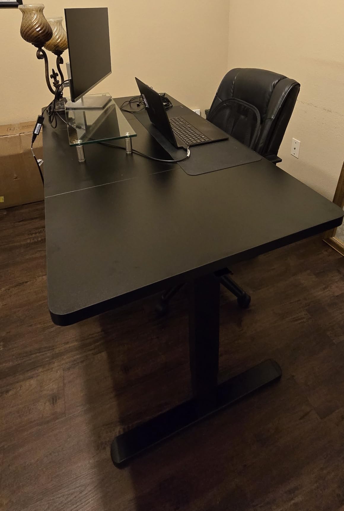 HUANUO 71 x 30 inch Electric Standing Desk, Powerful Brushless Motor Large Height Adjustable Table, 4 Memory Preset Sit Stand Up Desk, Home Office Computer Table with Thick T-Shaped Frame customer photo 1