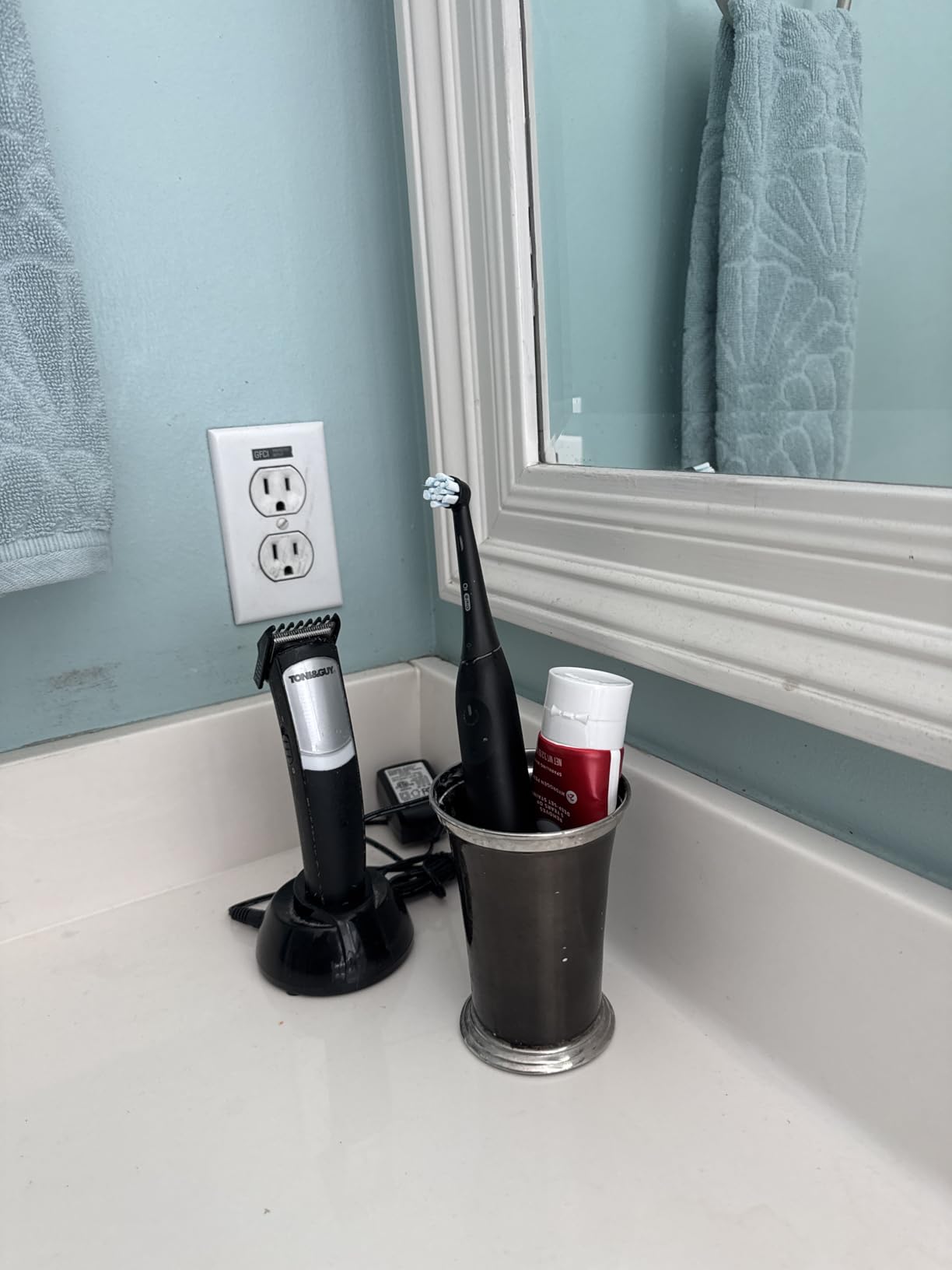 Rechargeable Electric Toothbrush, iO Limited Simple Clean, 3 Cleaning Modes, Automatic Pressure Sensor to Protect Gums, Travel Case, White customer photo 1