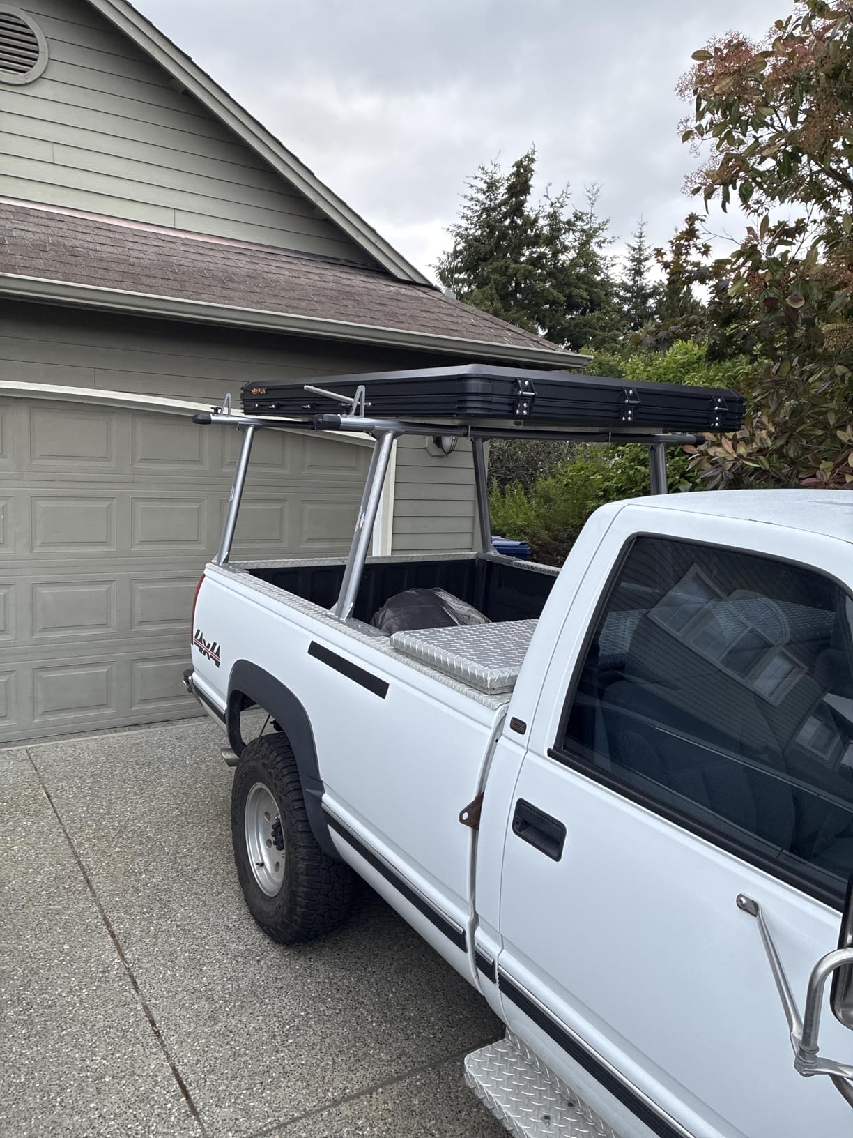 Adventurer Pro Rooftop Tent Hard Shell with Side Awning&LED Light Strip, 2-3 Person Roof Top Tent for 4 Season Camping, Aluminum Pop Up Roof Tent for Truck Jeep SUV Van Trailer customer photo 2