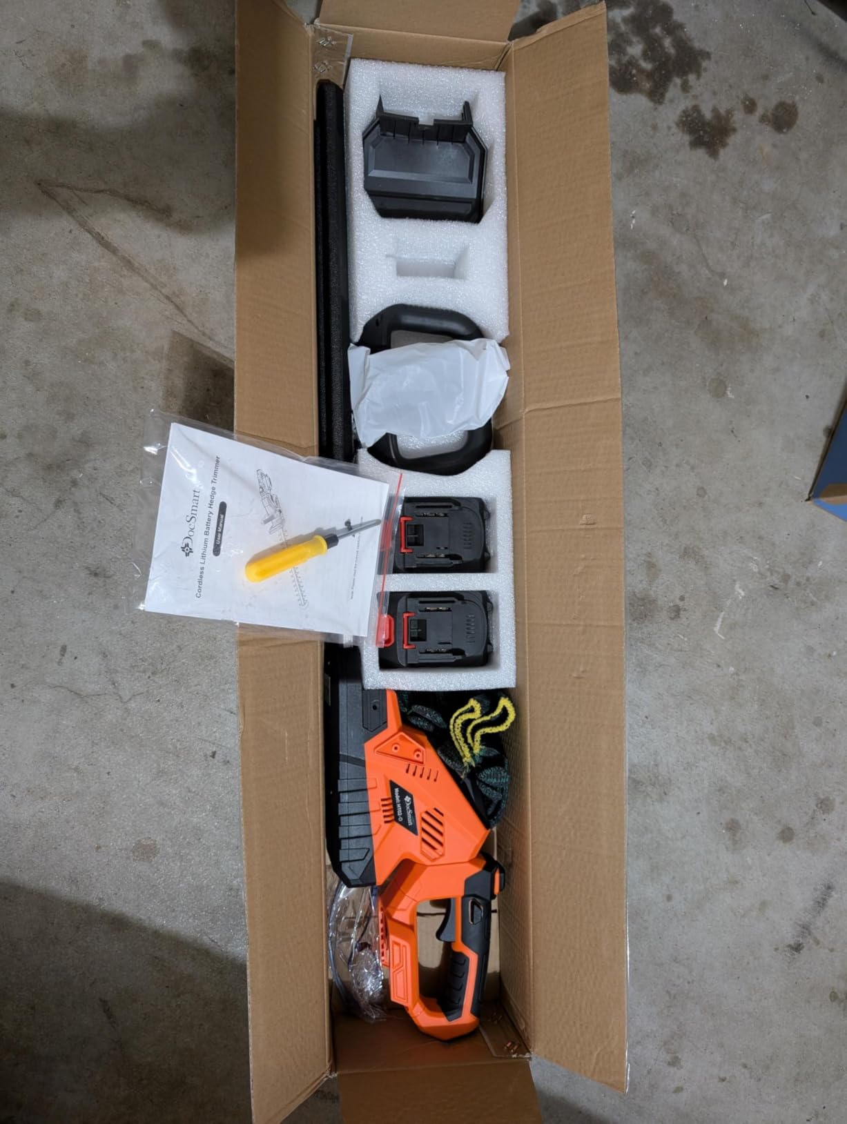 20'' Hedge Trimmers Cordless with Battery, Brushless Electric Bush Clipper with 2 Pack Rechargeable Batteries, 3000RPM 180 Rotatable Head, 2/3'' Blade Gap, Gardening Gifts for Men Dad Father customer photo 2