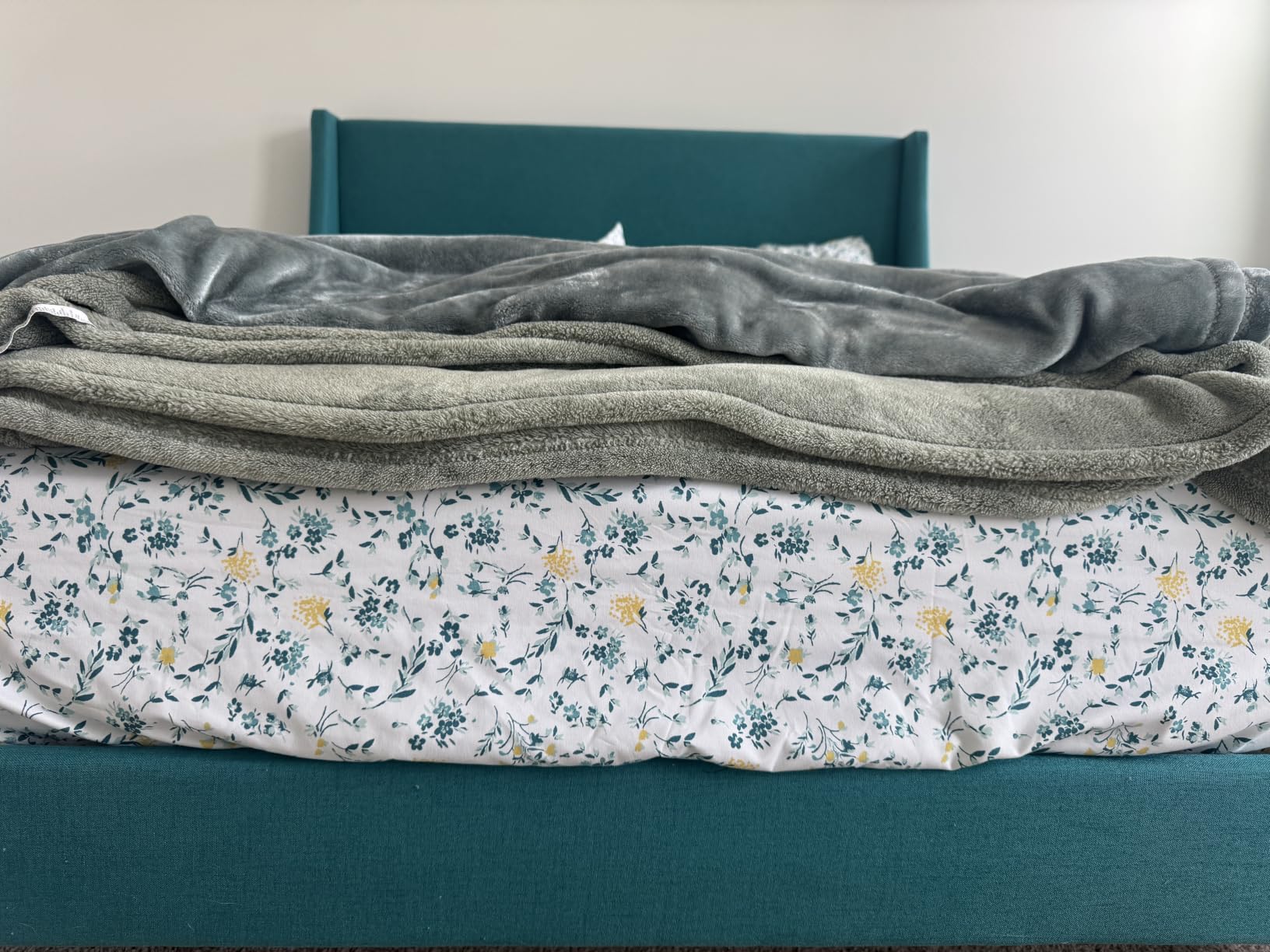 EGOHOME 12 Inch Queen Mattress, Memory Foam Mattress in a Box with Cooling Green Tea Gel, Relieve Pressure with Medium Firm Support, CertiPUR-US Certified, 80''L x 60''W, White customer photo 1