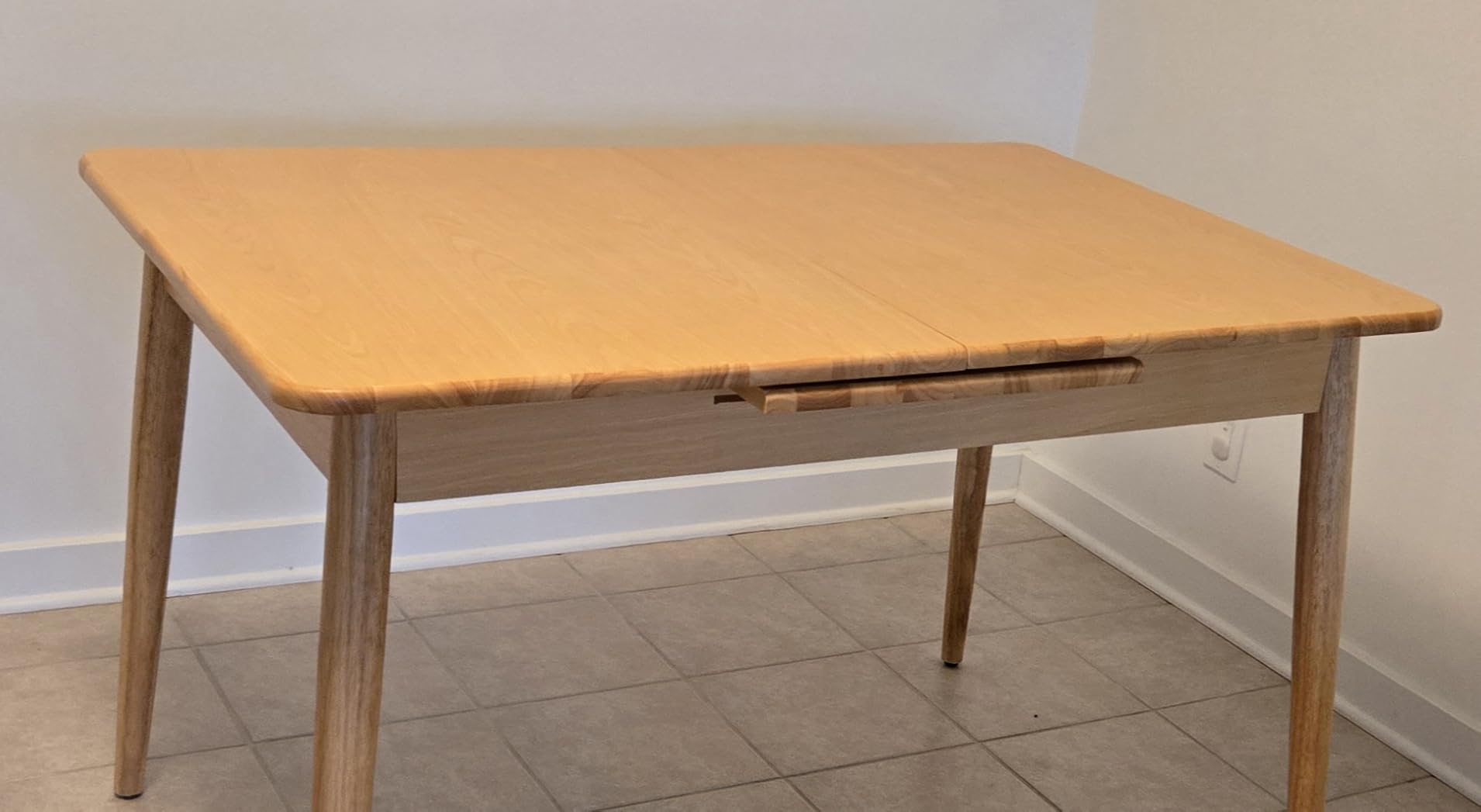 Muwuele Solid Wood Extendable Dining Table for 4-8 People with Seamless Extension from 47.2 to 63 Inches, Easy Assembly, Expandable Tables for Small Spaces (Walnut) customer photo 2