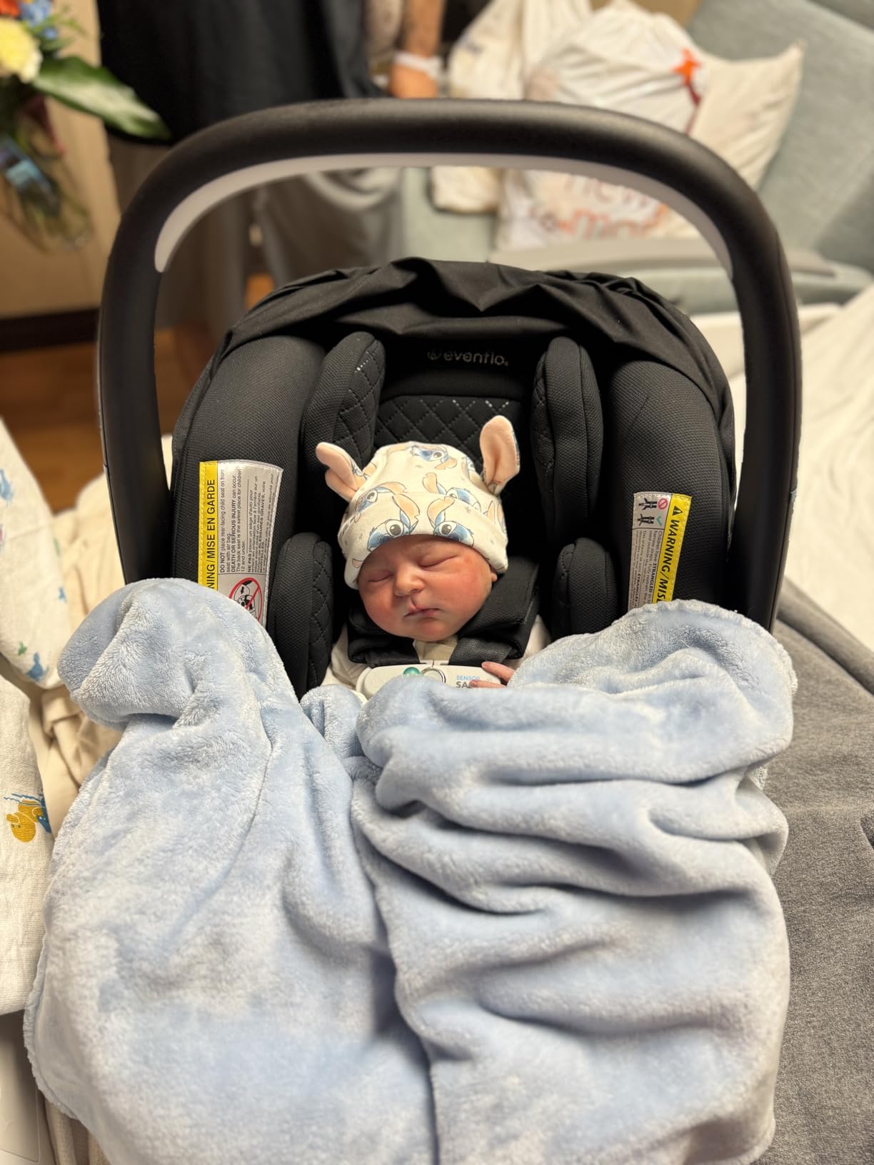 Evenflo LiteMax NXT Rear-Facing Lightweight Preemie and Infant Car Seat 3-30lbs with SensorySoothe. Easy Install with Base (Quartz) customer photo 1