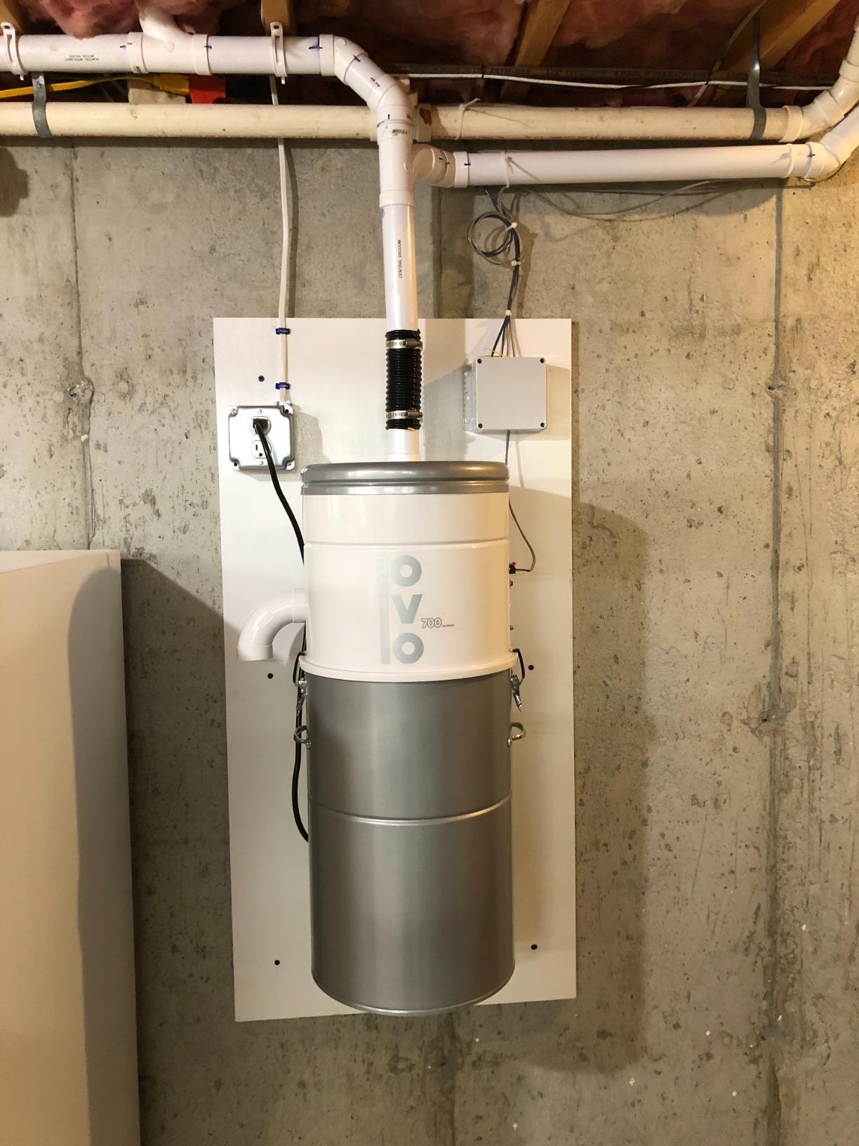 OVO Heavy Duty Powerful Central Vacuum System, Hybrid Filtration (with or Without Disposable Bags) 35L or 9.25Gal, 700 Airwatts with 35ft Carpet Deluxe Accessory Kit Included customer photo 1