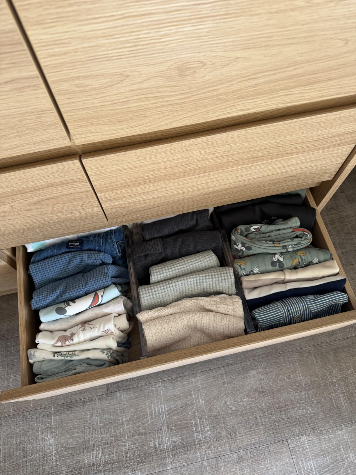 Aitjunz Modern 8 Drawers Dresser for Bedroom, 55