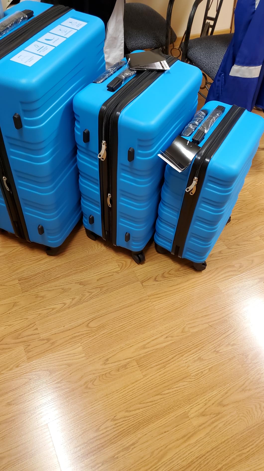 Merax 3 Piece Luggage Set, Front Opening Hardside Carry On with Cup Holder USB Port, Expandable, Sky Blue customer photo 1