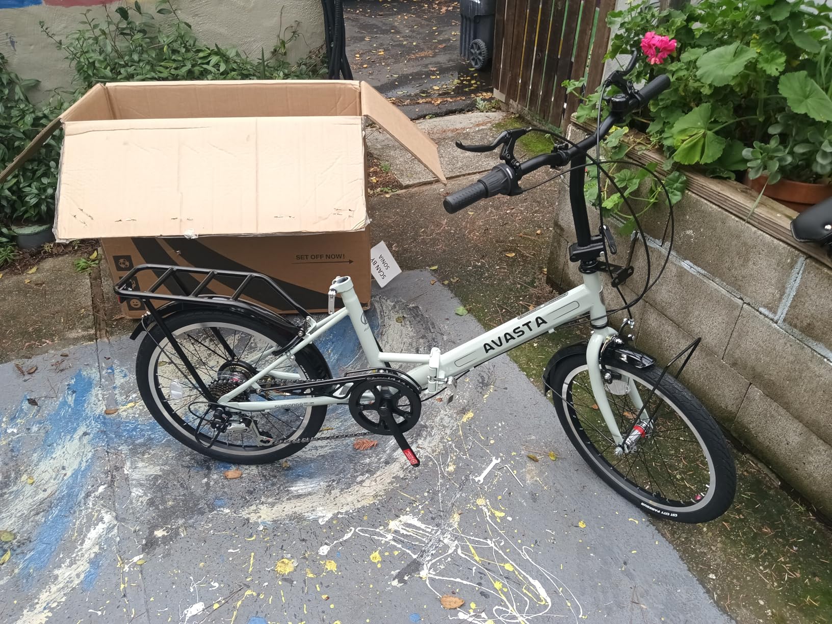 AVASTA Quartet Folding Bike, 20/24 Inch, 7-Speed, Dual Brakes | Folds in seconds with basket and rear rack for everyday city riding customer photo 1