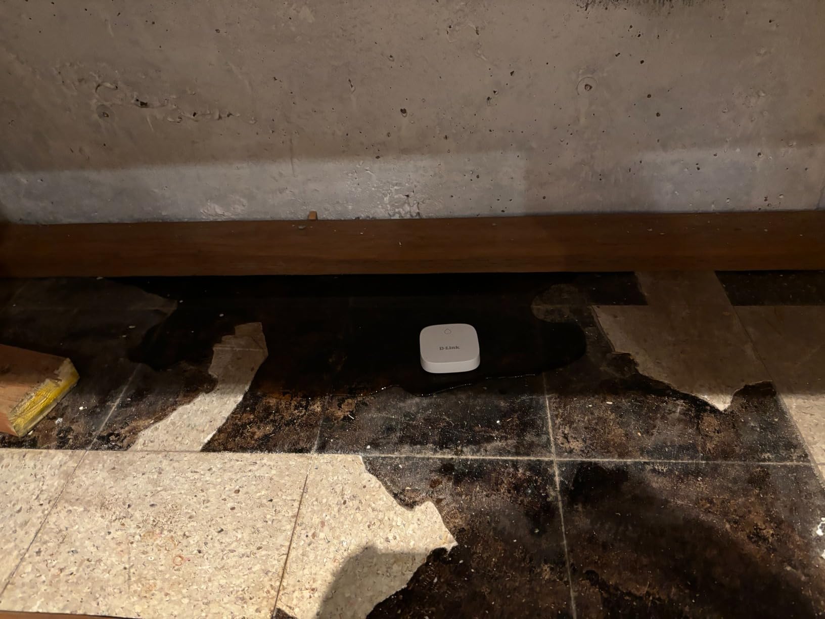 D-Link Next-Gen WiFi Water Leak Detector Starter Kit with 2 sensors, Loud 100 dB Sound Alarm, App Alert, LED Strobe Light, No Hub Required, Works with Google, 1000ft Ultra-Long Range, Expandable (SW-A11KT) customer photo 1