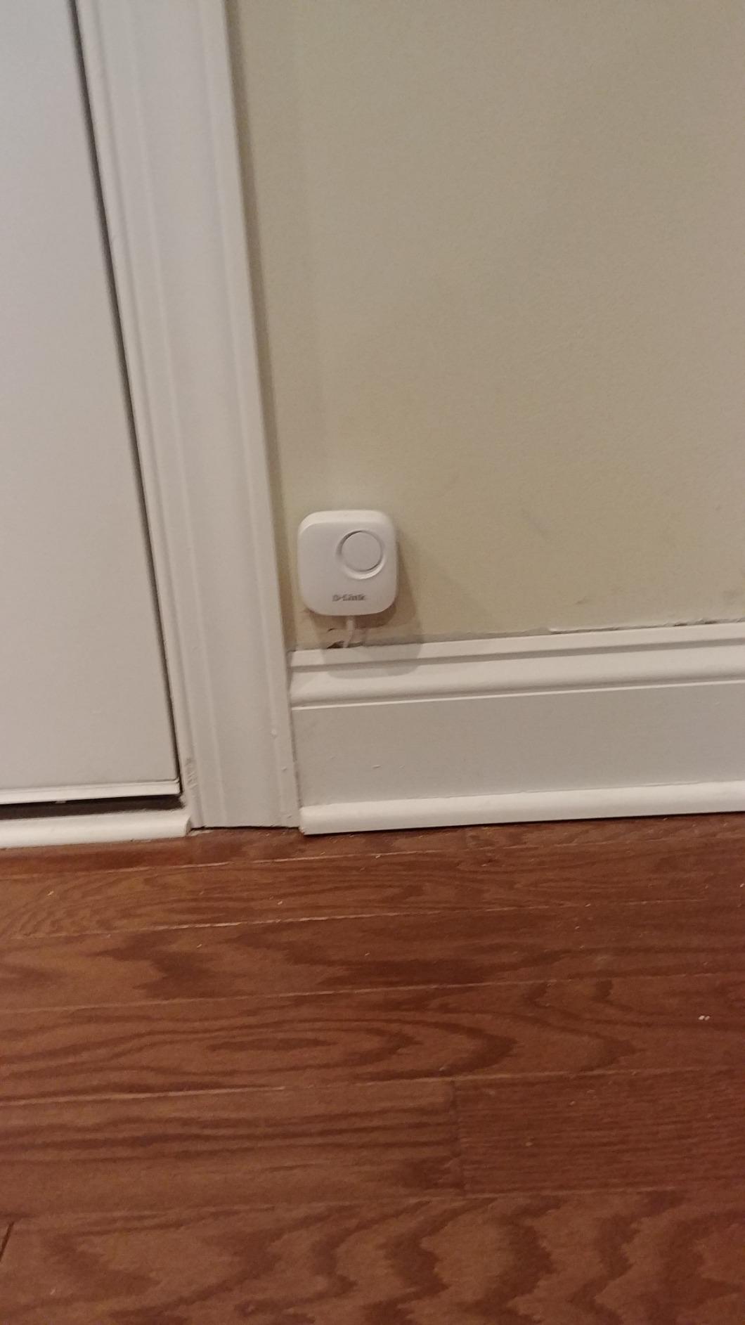 D-Link Next-Gen WiFi Water Leak Detector Starter Kit with 2 sensors, Loud 100 dB Sound Alarm, App Alert, LED Strobe Light, No Hub Required, Works with Google, 1000ft Ultra-Long Range, Expandable (SW-A11KT) customer photo 2