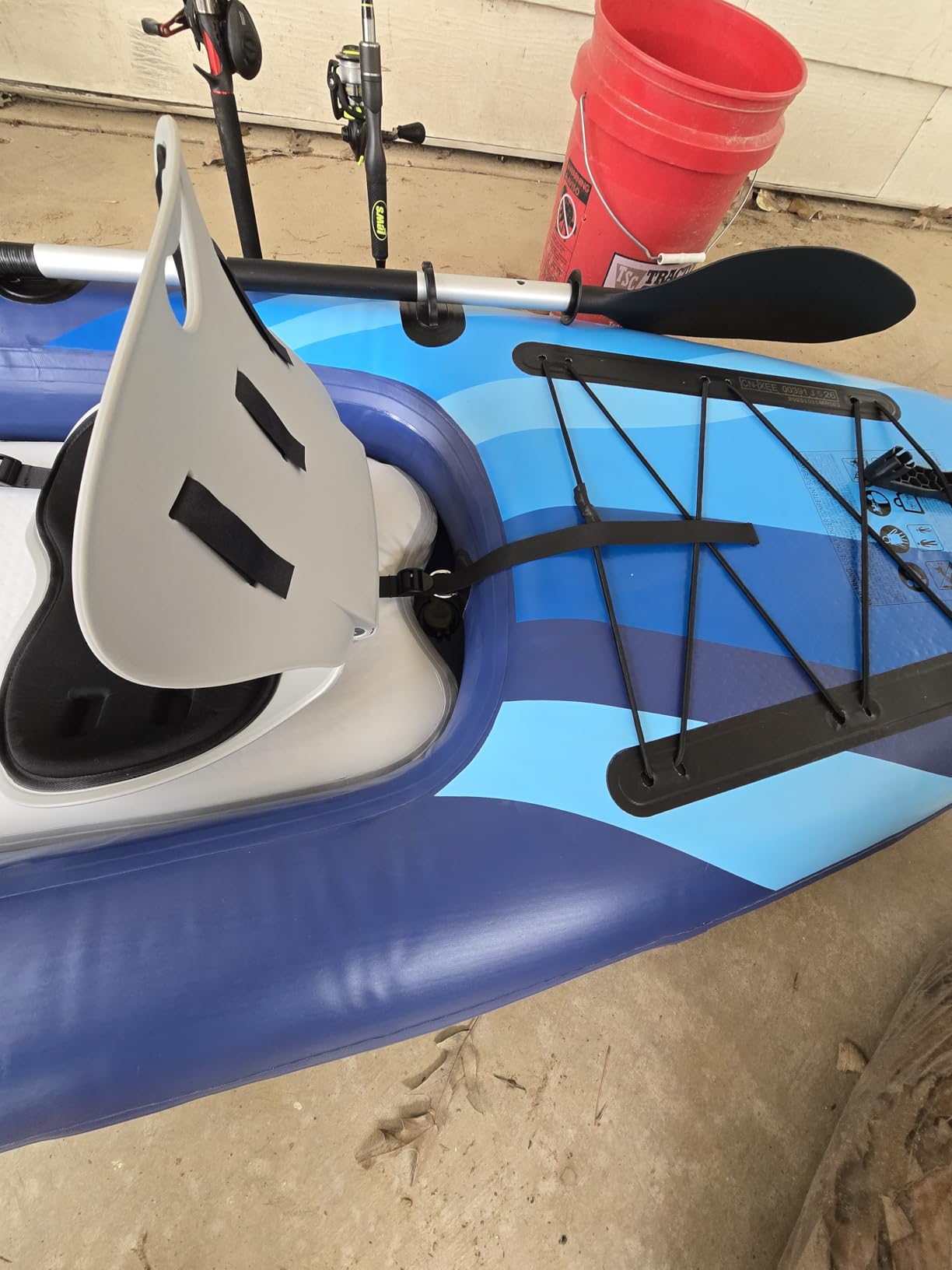 INTEX 68245EP 10.5ft Dakota Quest Sit-On-Top Inflatable Kayak, Kayak Folds into Backpack, 352lbs Capacity, Hand Air Pump, Paddle, Phone/Action Camera Holder Included customer photo 1