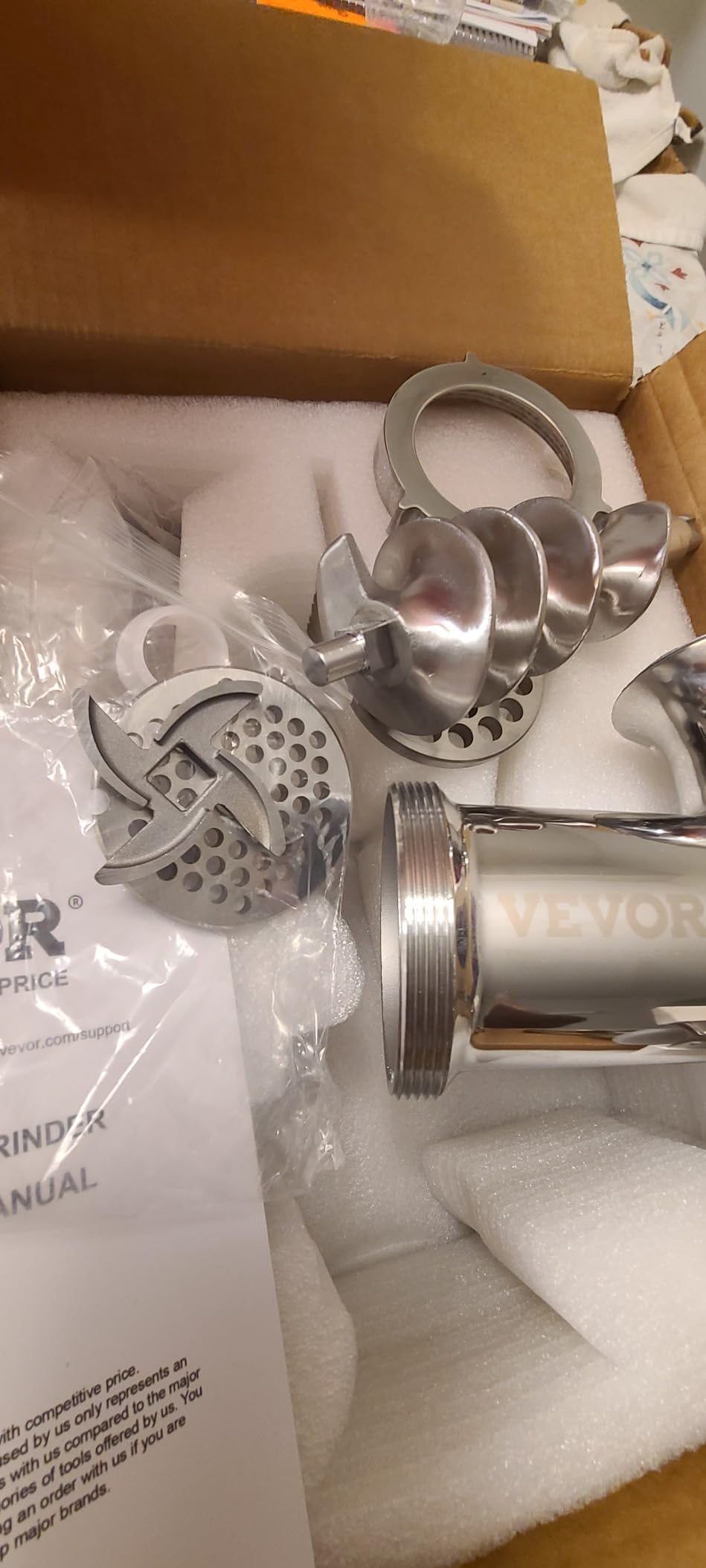 VEVOR Manual Meat Grinder, 304 Stainless Steel Hand Crank Meat Mincer with Steel Table Clamp, Sausage Stuffer with 2 Cutting Plates & 4 Sausage Tubes, Food Grinder for Beef Chili Pork Kitchen Tabletop customer photo 2