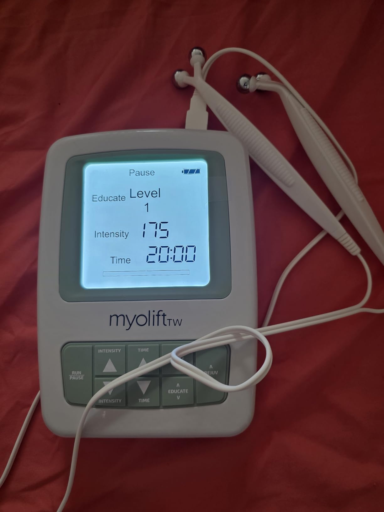 7e Wellness MyoLift TriWave Microcurrent Facial Device for Face Lifting & Toning with Conductive Gel, Probes, Masks - 3-Wave Technology for Skin Firming, Smoothing & Circulation - Face & Neck Care customer photo 2