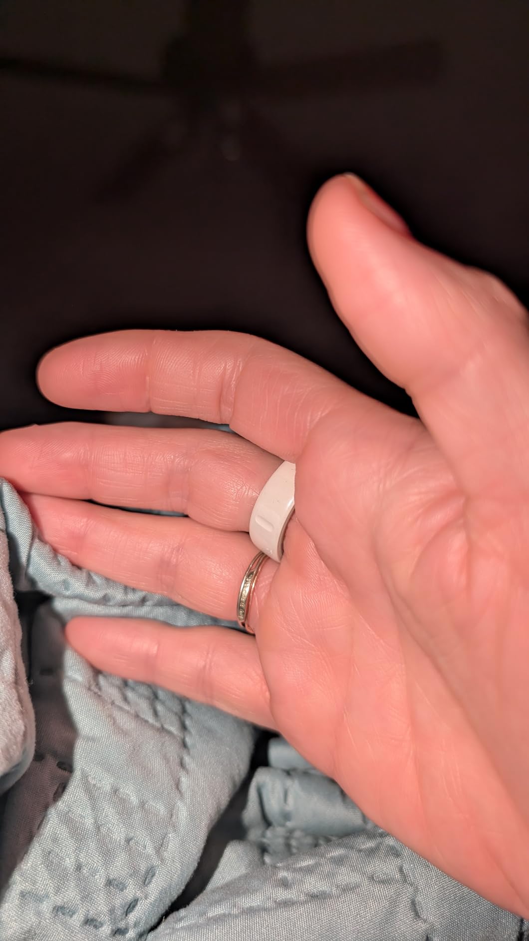 Oura Ring 4 - Ceramic Petal - Size 8 - Sleep, Activity, Women's Health, AI Advisor, Up to 8 Days of Battery Life, Size Before You Buy, Android & iOS Compatible customer photo 2