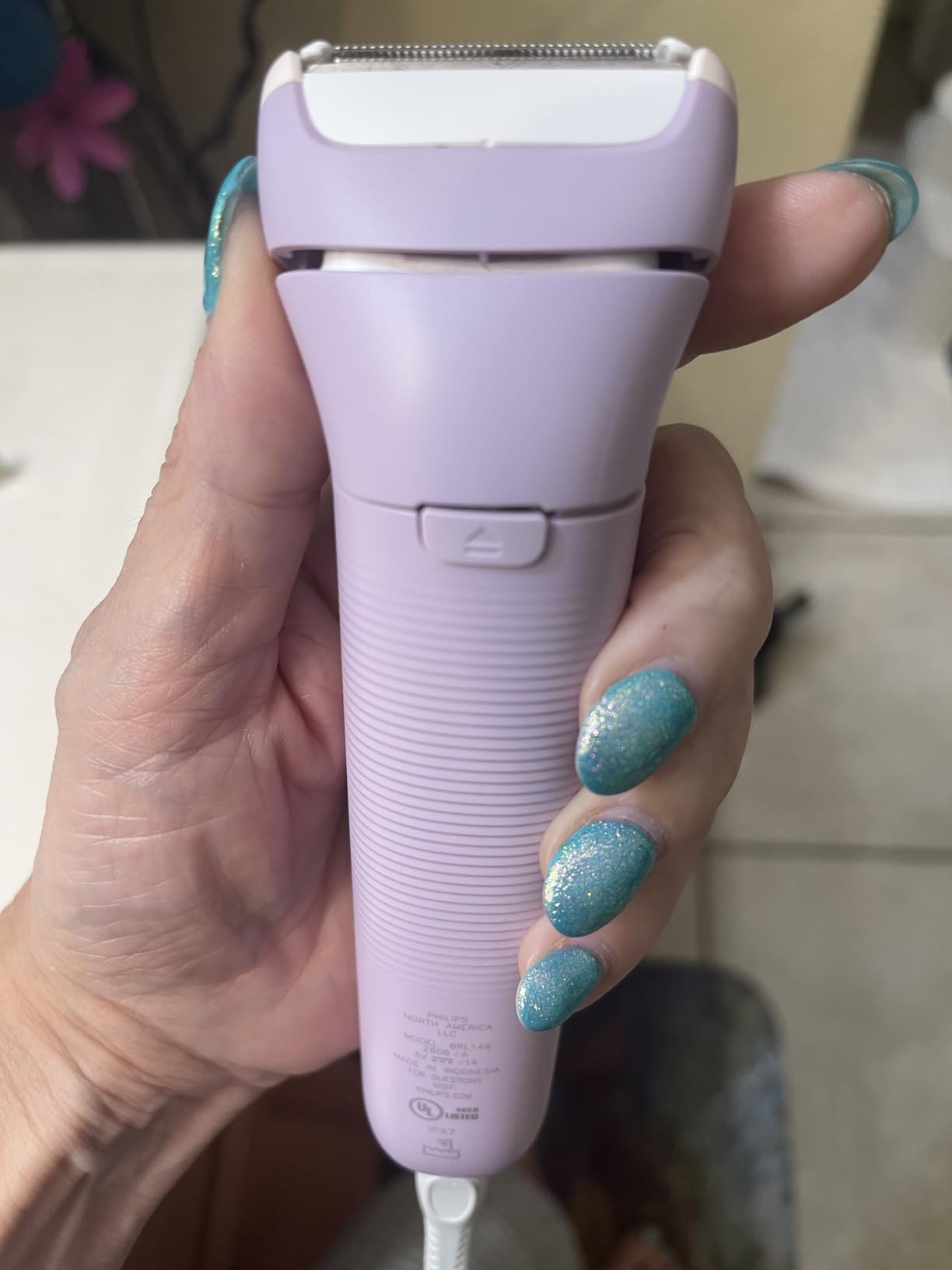 Philips Lady Shaver Series 8000 - Cordless, Wet & Dry Electric Shaver, 3-Blade Shaving System, Flexible Shaving Head, LED Light, for Legs, Body & Bikini, 100 Mins. Runtime, Model BRL149/00 customer photo 1