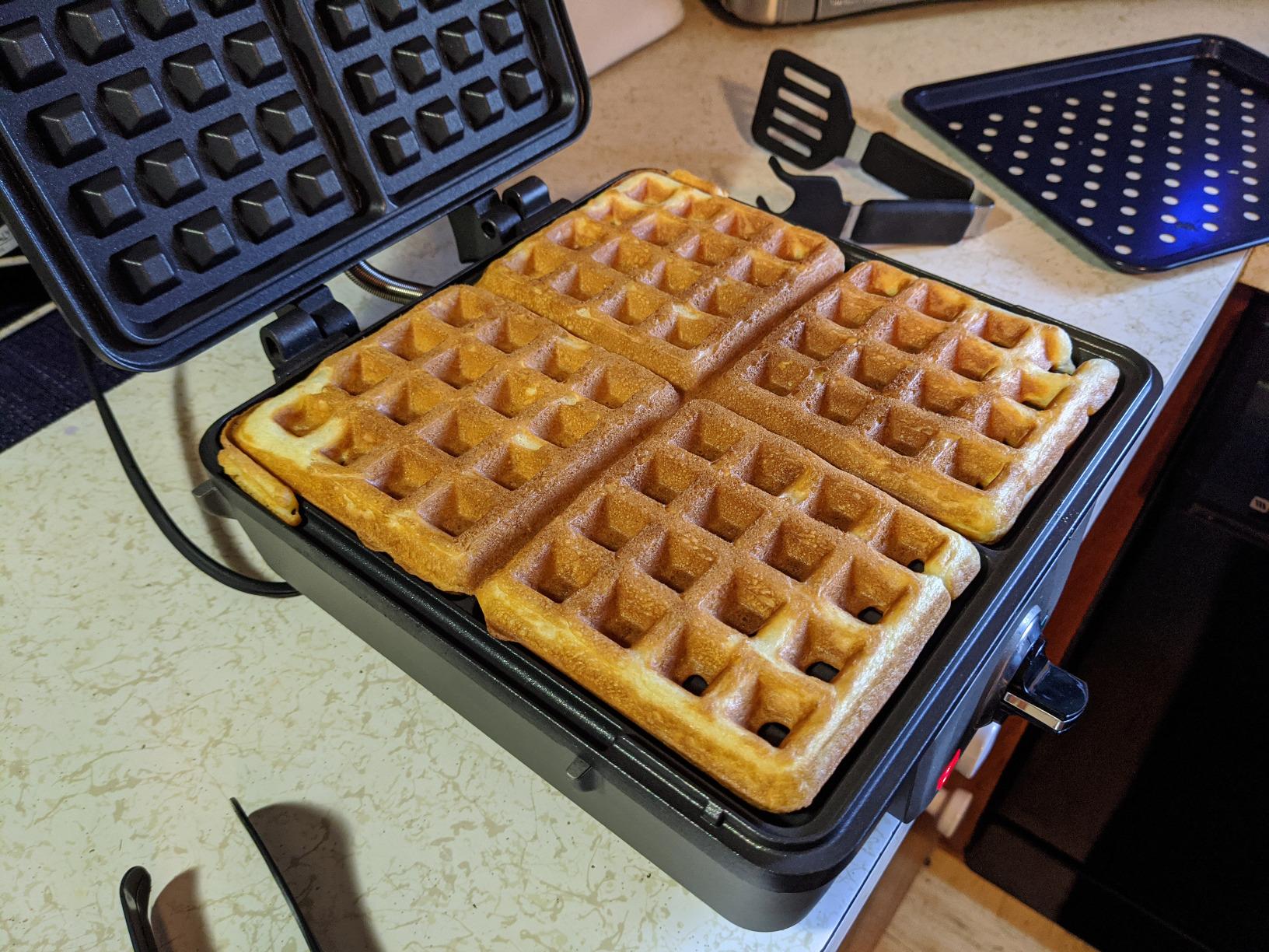Cuisinart Belgian Waffle Maker with Pancake Plates, Nonstick Plates, 6 Browning Levels, Ready Indicator Lights, Temperature Control, Deep Waffle Pockets, Brushed Stainless, WAF-300NAS customer photo 1