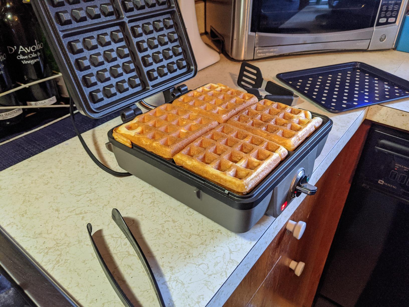 Cuisinart Belgian Waffle Maker with Pancake Plates, Nonstick Plates, 6 Browning Levels, Ready Indicator Lights, Temperature Control, Deep Waffle Pockets, Brushed Stainless, WAF-300NAS customer photo 2