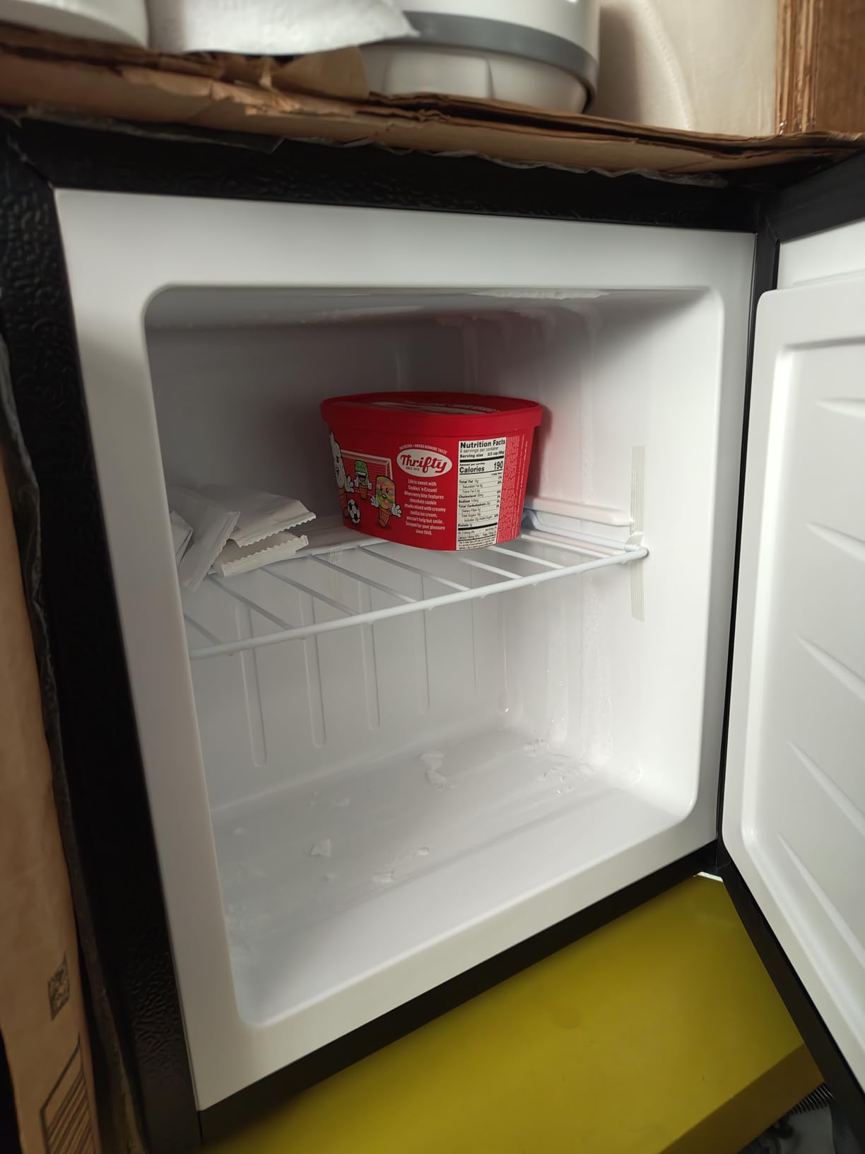 Antarctic Star 6.0 Cu.ft Upright Freezer, Small Stand Up Freezer with Adjustable Thermostat, Removable Glass Shelves, for Bedroom/Home/Dorms, White customer photo 2