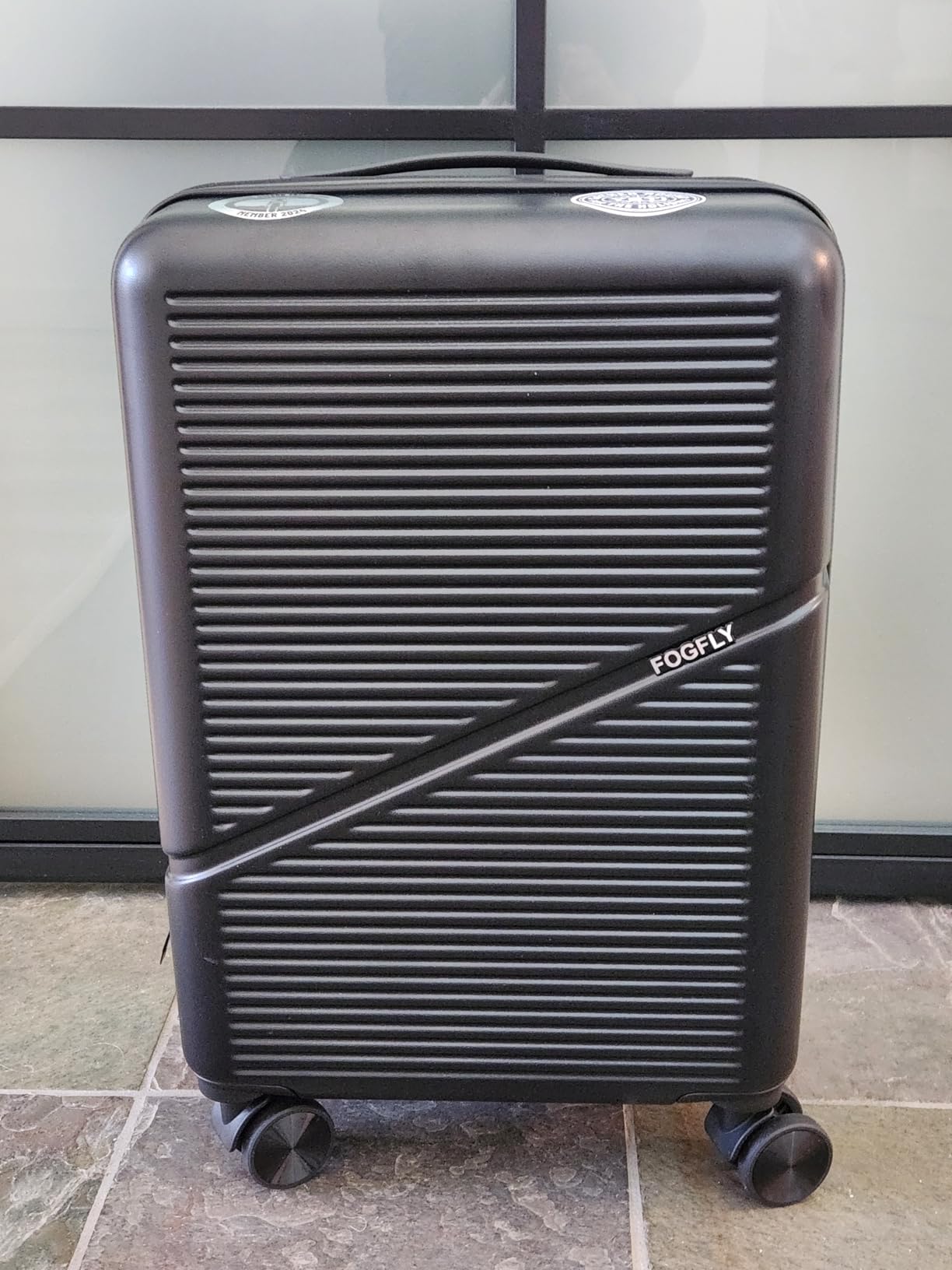 Carry On Luggage Airline Approved 20 Inch Hardside Suitcase with Spinner Wheels, Lightweight PC Rolling Luggage with TSA Lock & USB Charging Port customer photo 1