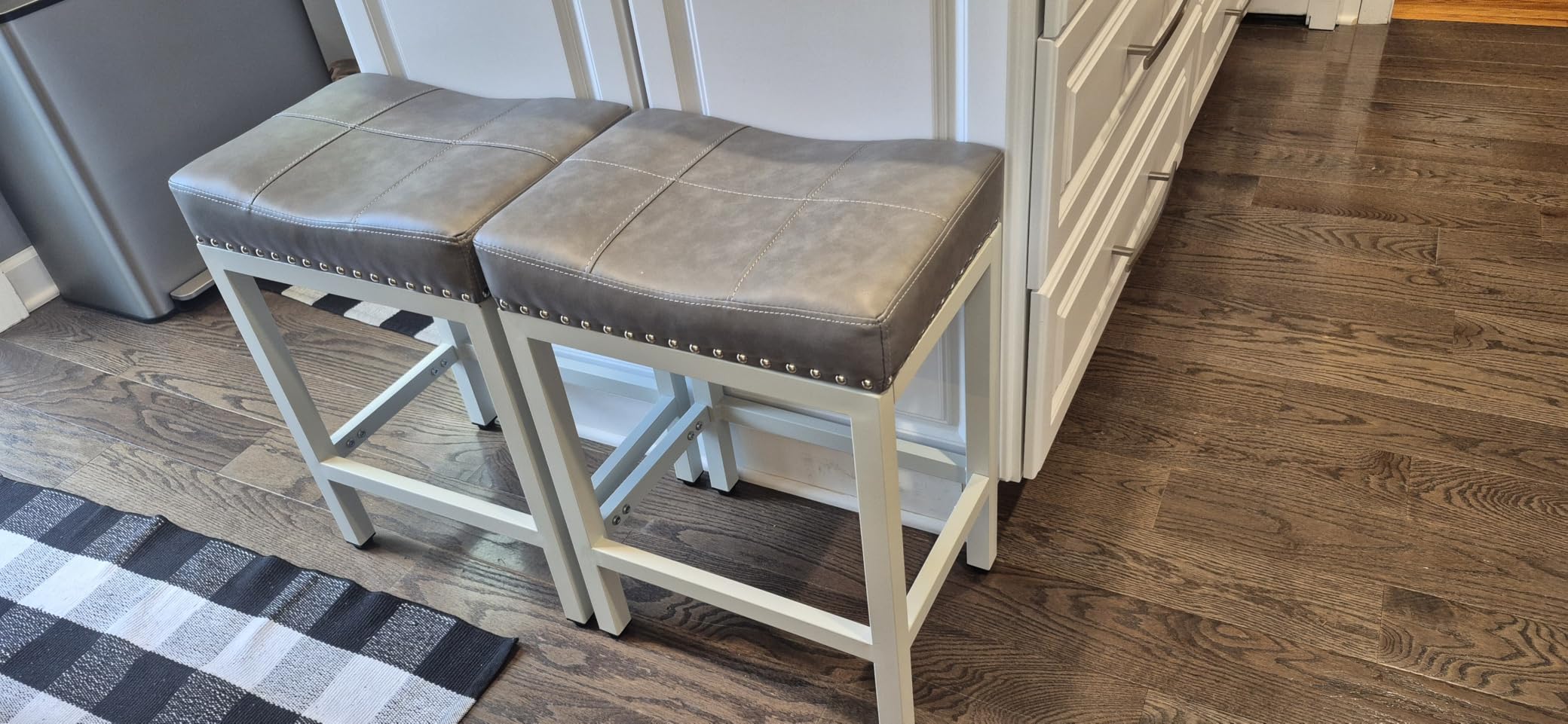 Sweetcrispy 24 Inch Bar Stools Set of 2, Counter Height Barstools for Kitchen Island, PU Leather Upholstered Modern Saddle Barstools with Metal Base and Footrest, Grey customer photo 1