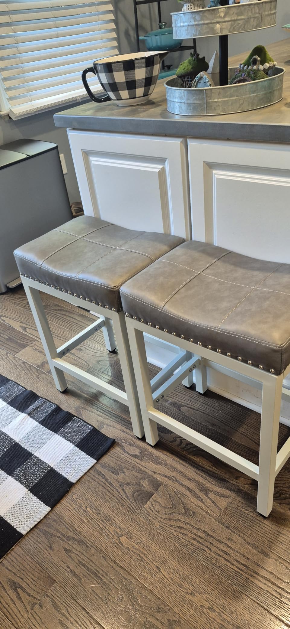 Sweetcrispy 24 Inch Bar Stools Set of 2, Counter Height Barstools for Kitchen Island, PU Leather Upholstered Modern Saddle Barstools with Metal Base and Footrest, Grey customer photo 2