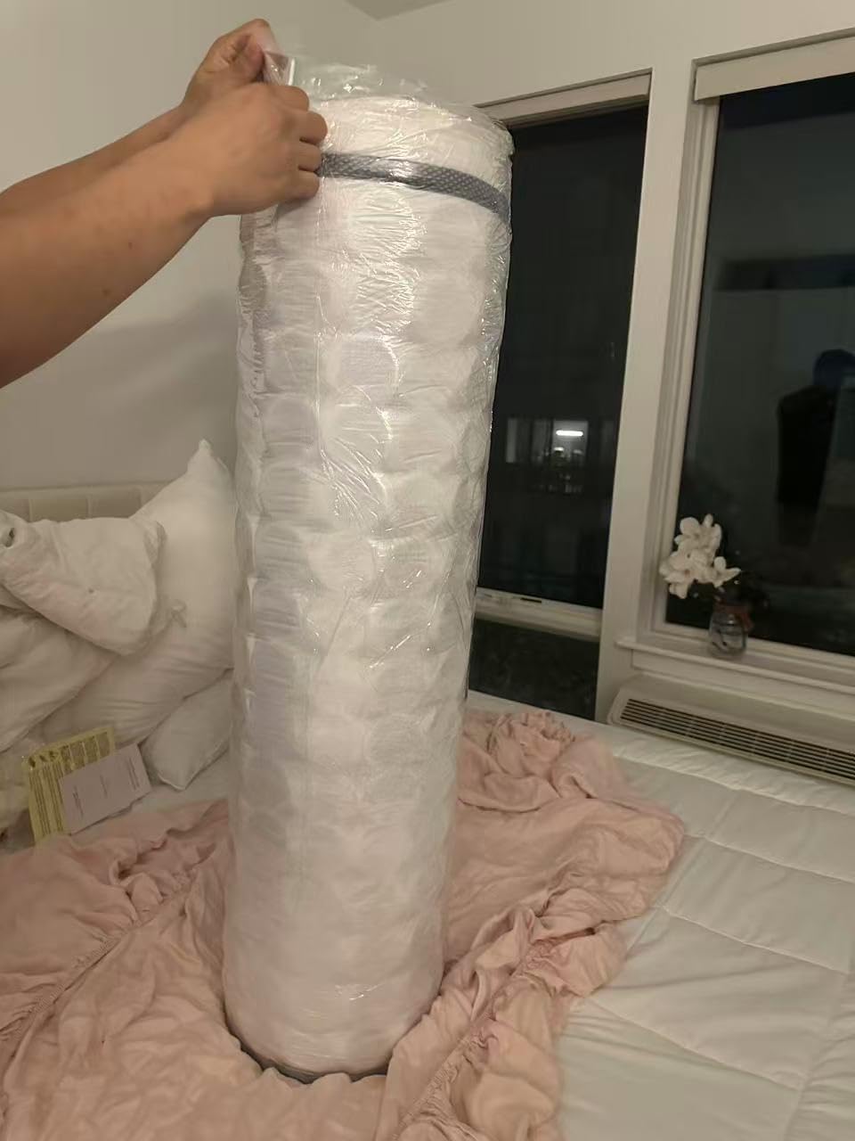 Vesgantti Queen Mattresses 12 Inch Hybrid Pillow Top Queen Size Mattress in a Box, Memory Foam and Pocket Coil Innerspring Mattresses, Cooling & Silent Sleep, Pressure Relief, Medium Feel customer photo 1