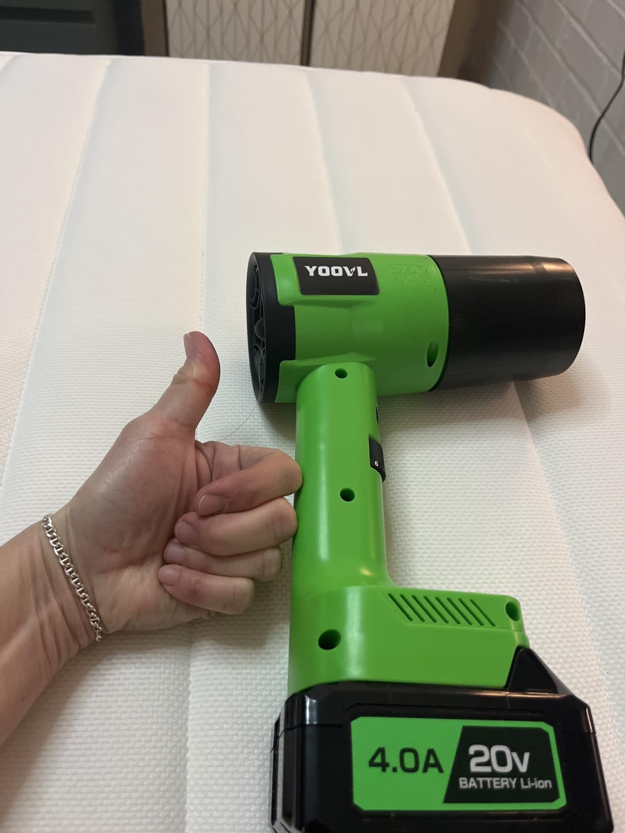 Leaf Blower Cordless, Handheld Leaf Blower with 2 X 4.0Ah Battery and Charger, Snow Blower with 6 Speed Modes, Lightweight Blowers for Lawn Care, Patio, Yard, Blowing Snow, Leaves, Dust customer photo 2