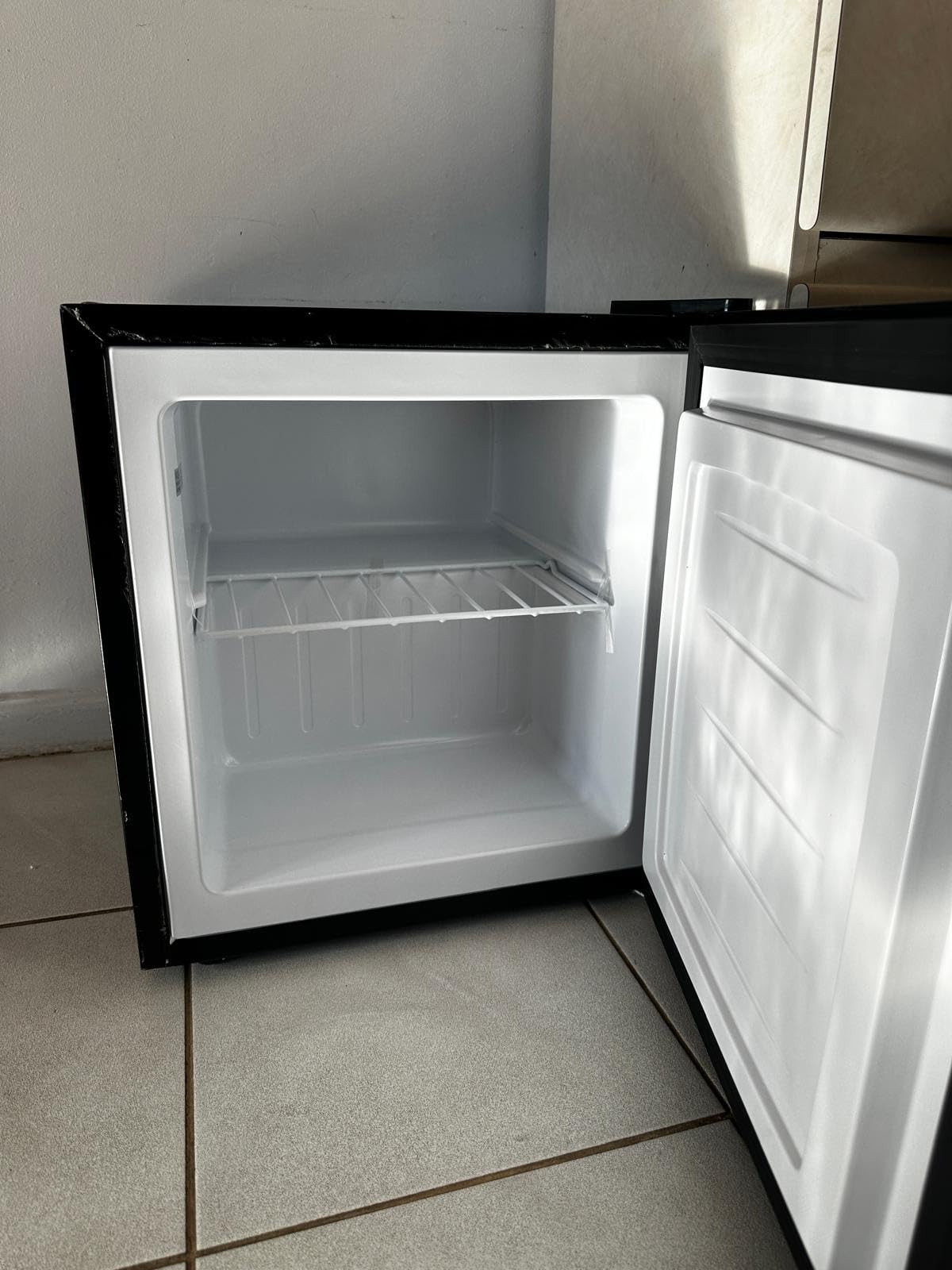 Feelfunn 1.1 Cu.ft Mini Freezer - Compact Upright Freezer with 7 Adjustable Thermostat, Removable Shelf, Reversible Single Door, 360 Degree Uniform Cooling Small Freezer for Home Office Kitchen Dorm, Silver customer photo 1