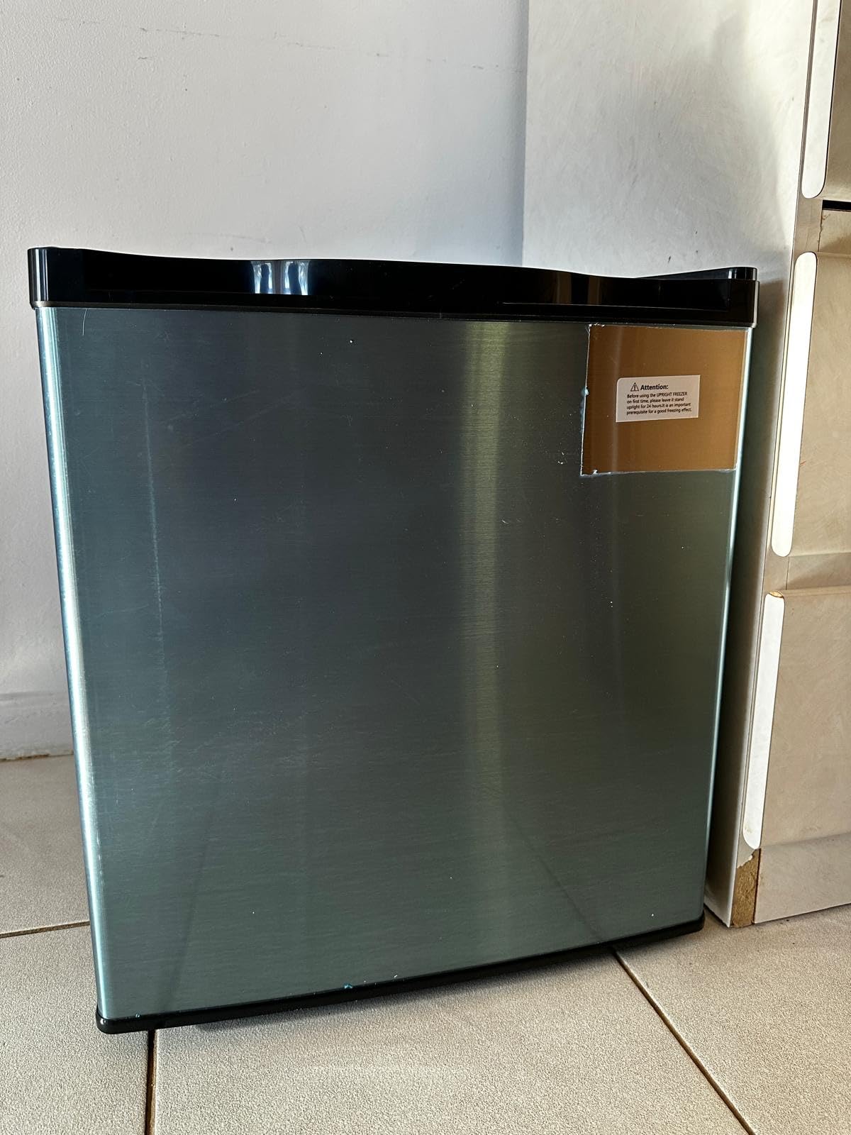 Feelfunn 1.1 Cu.ft Mini Freezer - Compact Upright Freezer with 7 Adjustable Thermostat, Removable Shelf, Reversible Single Door, 360 Degree Uniform Cooling Small Freezer for Home Office Kitchen Dorm, Silver customer photo 2