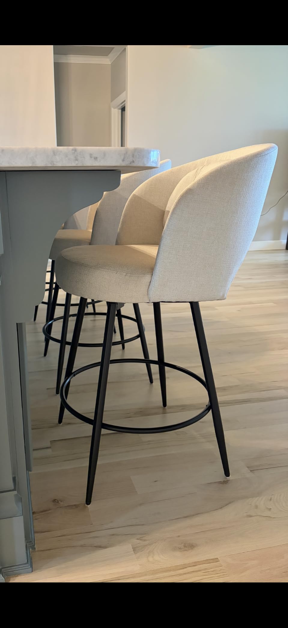 LUE BONA 26''H Swivel Bar Stools Set of 3, Counter Height Bar Stools with Backs, Lumbar Pillow and Black Metal Frames, Upholstered Modern Barstools for Kitchen Island, Linen Fabric customer photo 2