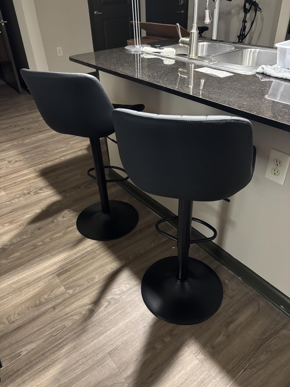 Youhauchair Bar Stools Set of 2, Swivel Counter Height Barstools with Back, Adjustable PU Leather Bar Chairs, Modern Armless Kitchen Island Stool, Light Brown customer photo 2