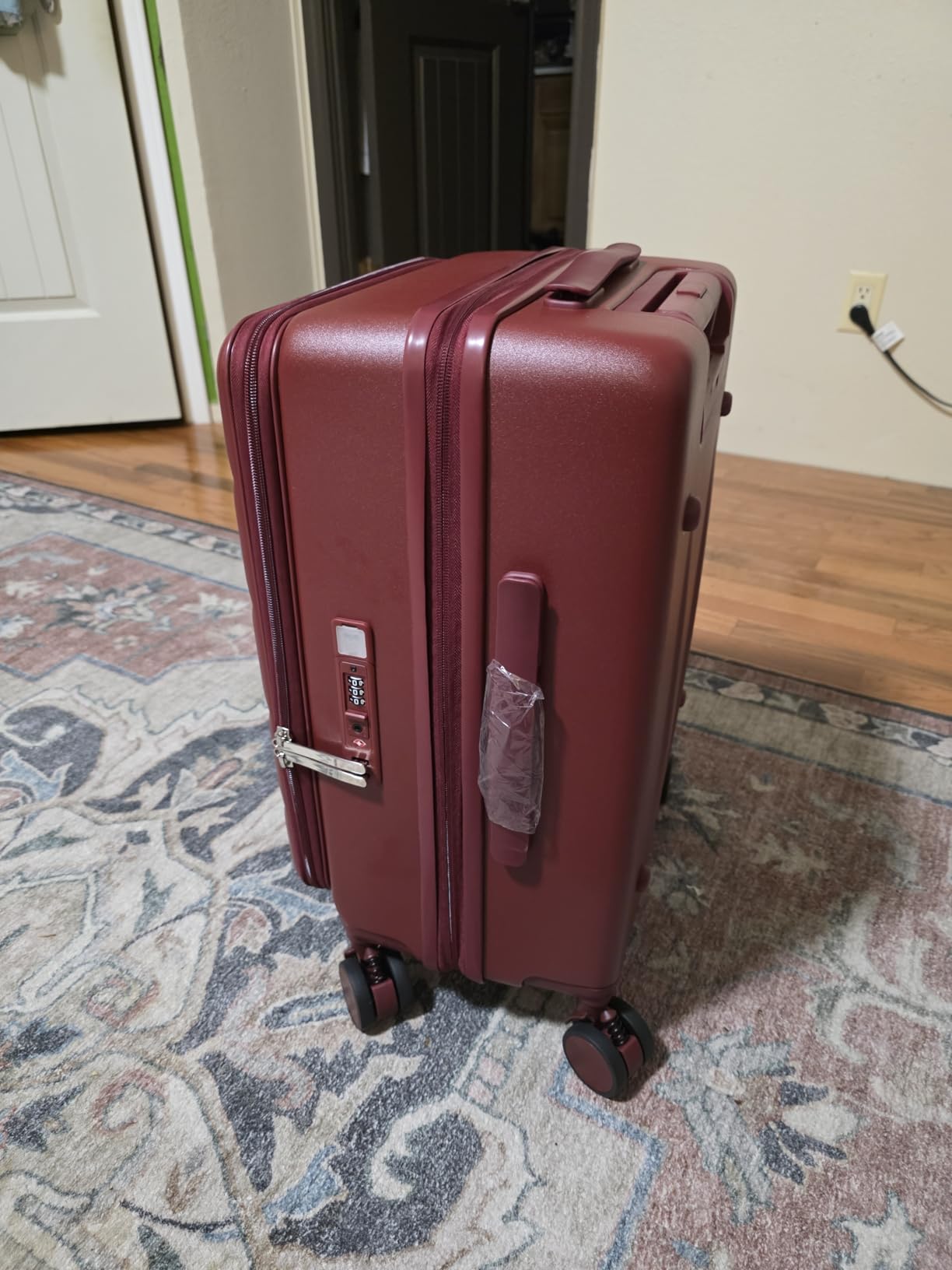 ISLAND ELEPHANT Expandable 20 Inch Carry On, Top Opening Hardside with Cup Holder, USB Charge, 360 Spinner Wheels, TSA Lock customer photo 2