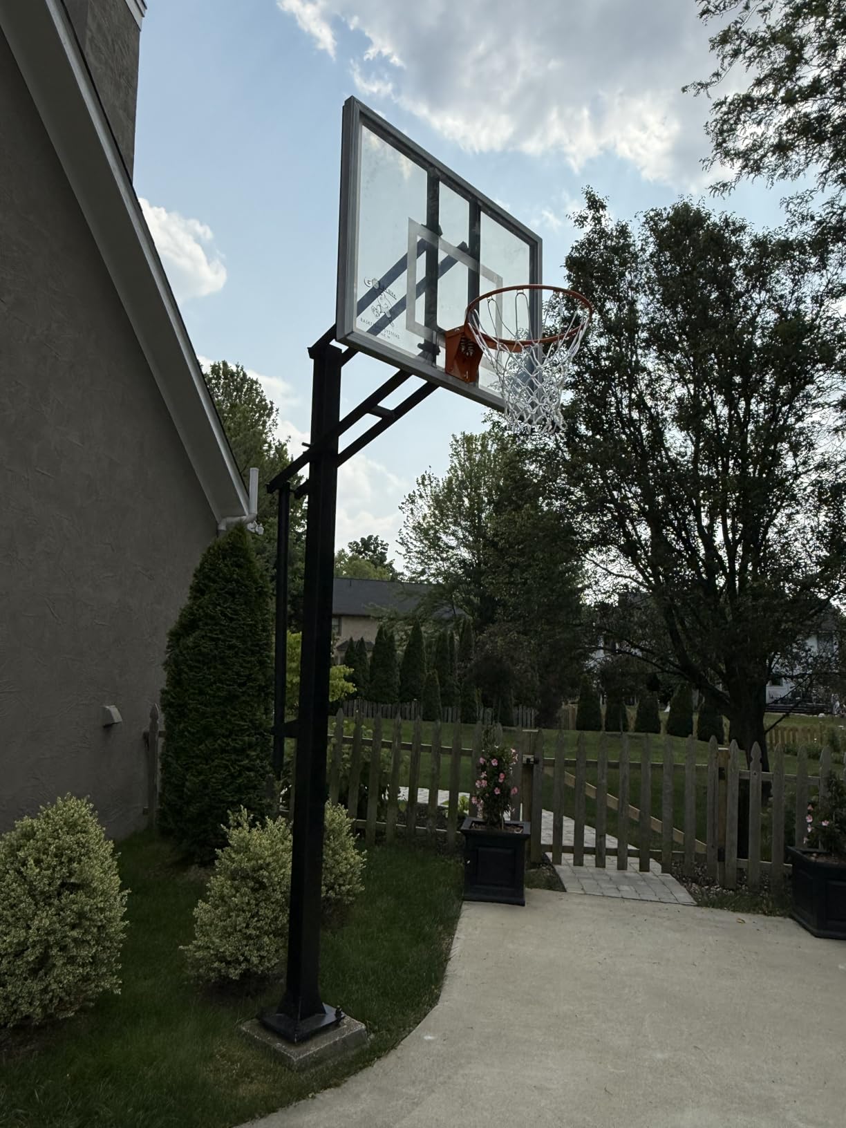 VEVOR Basketball Hoop, 44 54 Inch PC Backboard Wall Mounted, Basketball Portable Hoop & Goal, Indoor & Outdoor with Hand-Crank Adjustment, Classic Basketball Court, Teens, Adults, Schools, Parks customer photo 2