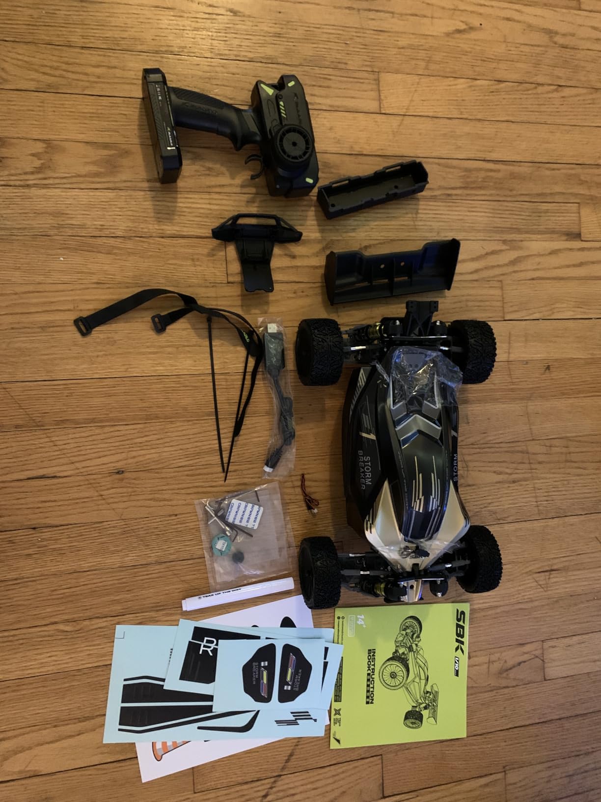 RLAARLO 1/10 Brushless RC Cars, 4x4 Buggy, 50+ MPH, Carbon Fiber, Ages 14+ - 3650-2650KV Brushless Motor, 4WD, 3S LiPo, Alloy Chassis, Sealed Diffs, 20kg Servo, 6CH Radio, Waterproof, All-Terrain customer photo 1