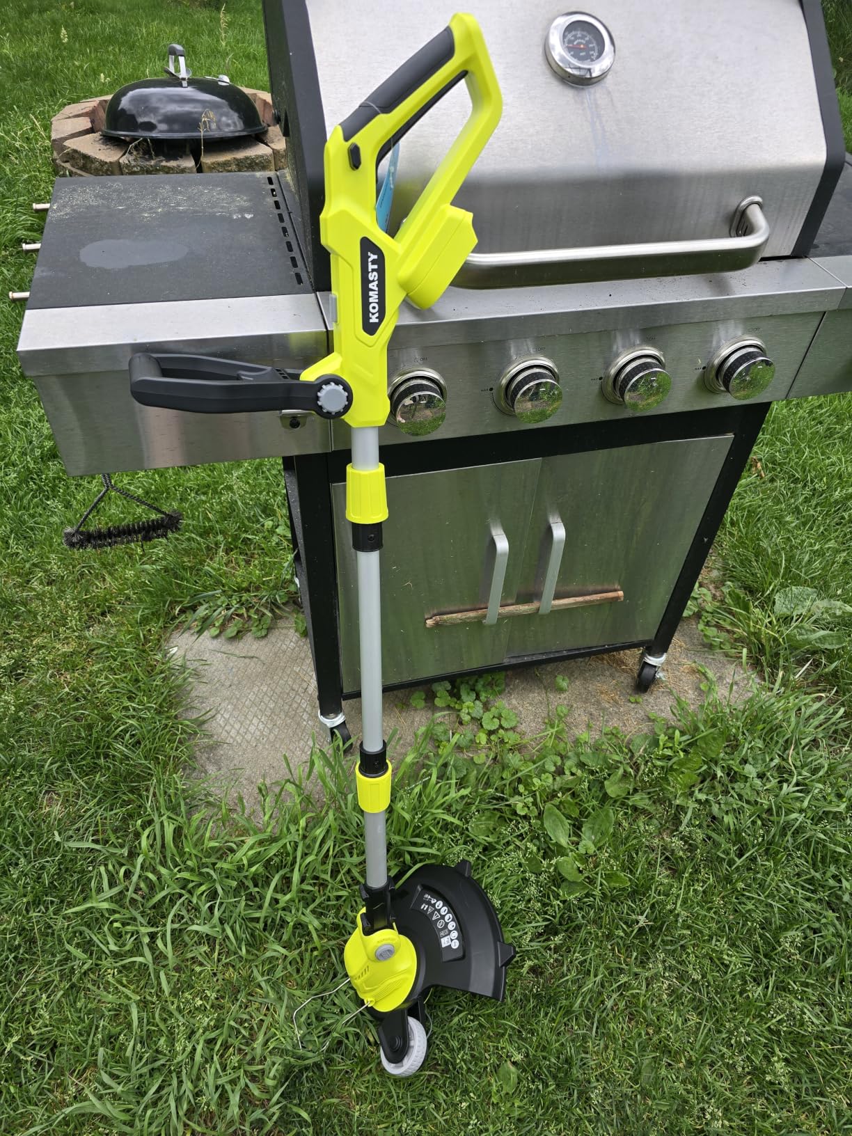 20V Electric Weed Wacker Cordless Edger Lawn Tool 2 X 2.0Ah Battery Powered Weed Eater with Charger, 12 Inch Lightweight String Trimmer, Auto Line Feed Grass Cutter customer photo 1