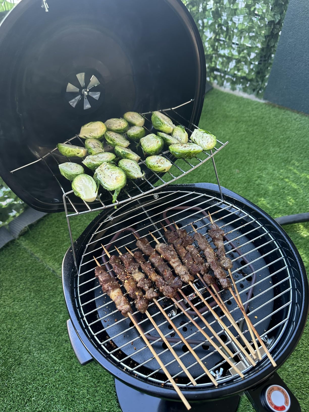Electric Grill Outdoor, CUSIMAX Electric BBQ Grill, 1600W Portable BBQ with Lid for Cookouts, BBQ Gatherings, Small Spaces, Adjustable Heat, Removable Stand Grill, Oil Collector customer photo 2