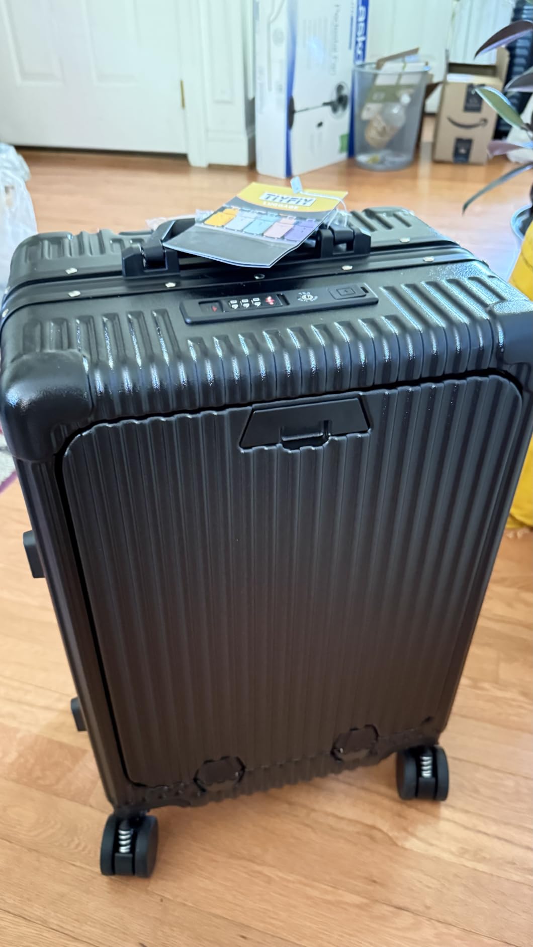 TIYFIY 20 Inch Carry On with Zipperless Aluminum Frame, Front Pocket, USB Charging, 360 Spinner Wheels, TSA Lock customer photo 2