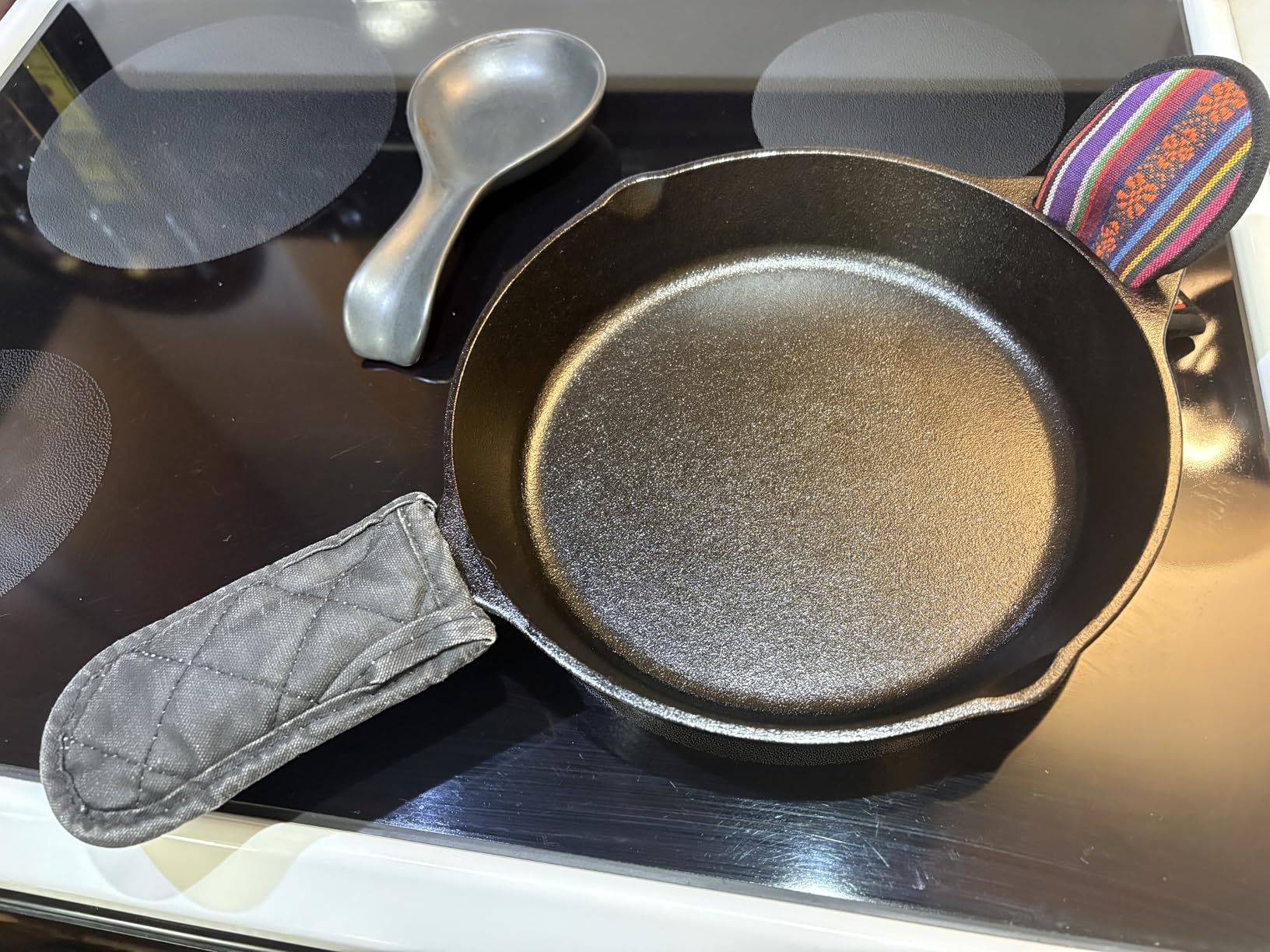 Lodge 12 Inch Cast Iron Skillet - Pre-Seasoned Frying Pan with Teardrop Handle - 250th Anniversary Logo - Made in USA customer photo 1