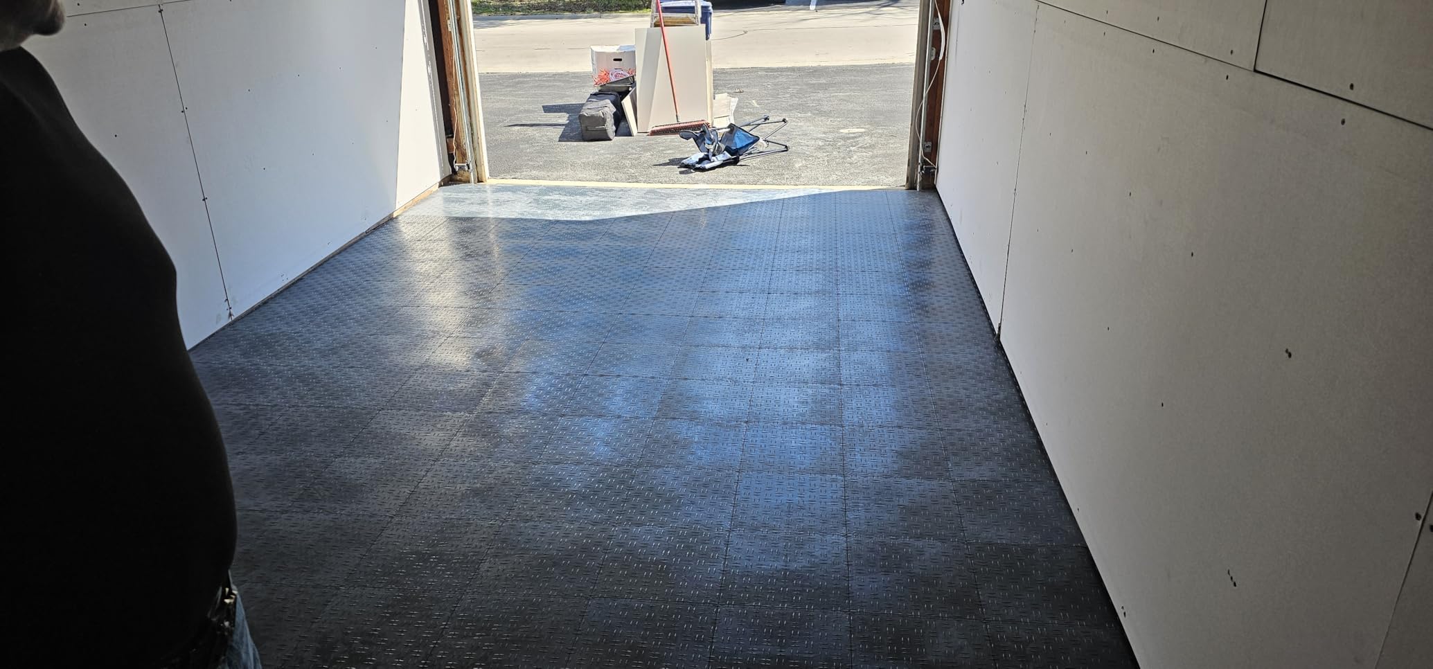 CAMMOO Garage Floor Tiles Heavy-Duty Interlocking 12x12 (50-Pack with 4 Edge Pieces, Black), 10000 lbs Capacity, Warp-Proof and Non-Slip Design, Noise Reduction customer photo 2