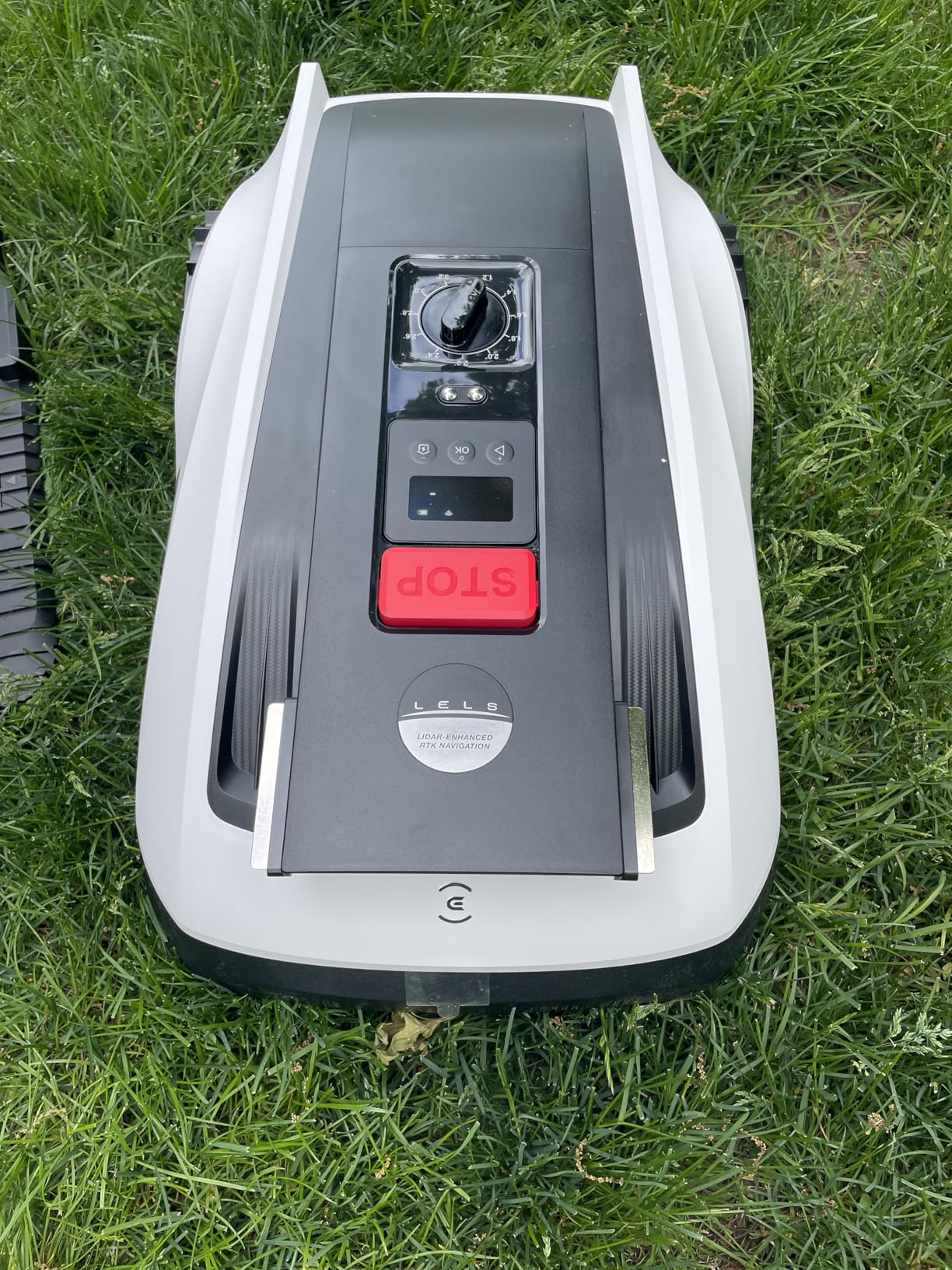 ECOVACS Goat O1000 RTK Care Kit Robotic Lawn Mower with RTK Precision Navigation, No Perimeter Wire, Smart App Control, Auto Mapping, Multi-Zone Management customer photo 1