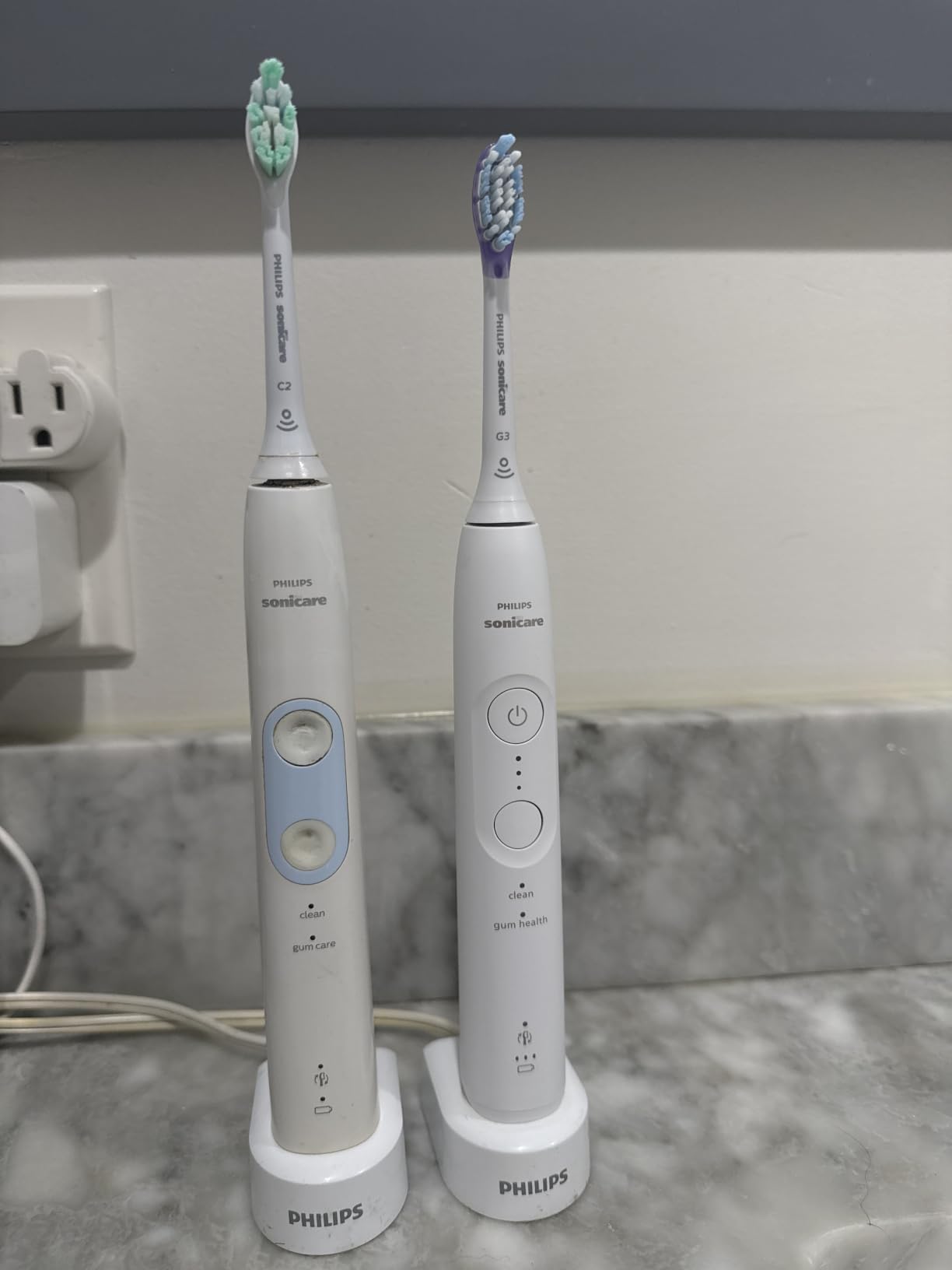 Philips Sonicare 5950 Series Electric Toothbrush, with Pressure Sensor, for Sensitive Gums, 6 Brushing Settings, SmarTimer, BrushPacer, 21-Day Runtime, Travel Case, White, HX7130/03 customer photo 2
