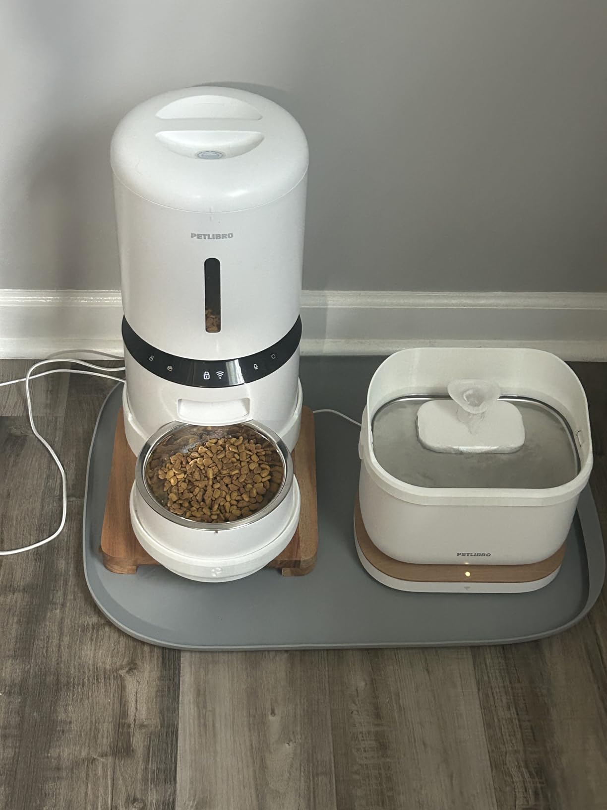 PETLIBRO Automatic Wet Cat Feeder with Refrigeration 2026 New Version, App-Controlled Cat Food Dispenser with Semiconductor Cooling, 3 Fresh Meals for 3 Days, Stainless Steel Bowl, White customer photo 1