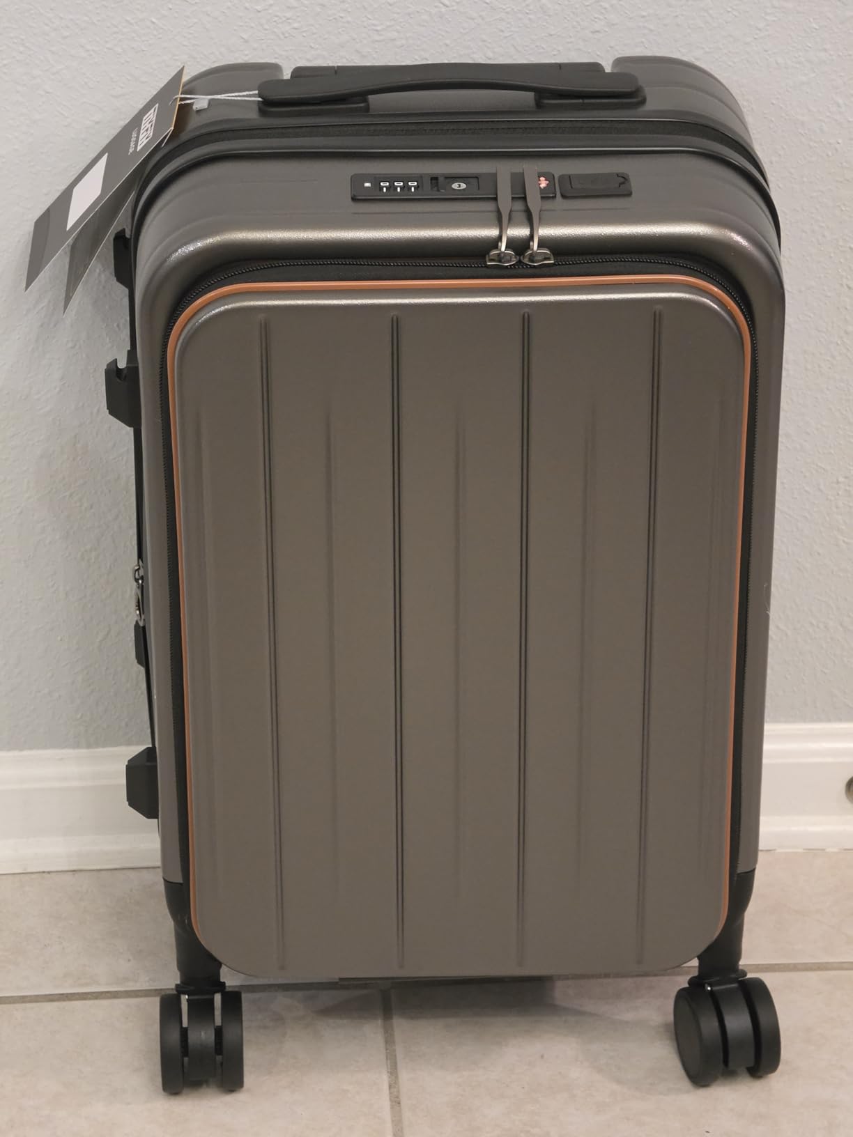 TIYFIY Carry On Luggage with Front Pocket, USB Charging Port, Brake Spinner Wheels, 20 Inch Expandable PC Hardshell customer photo 1