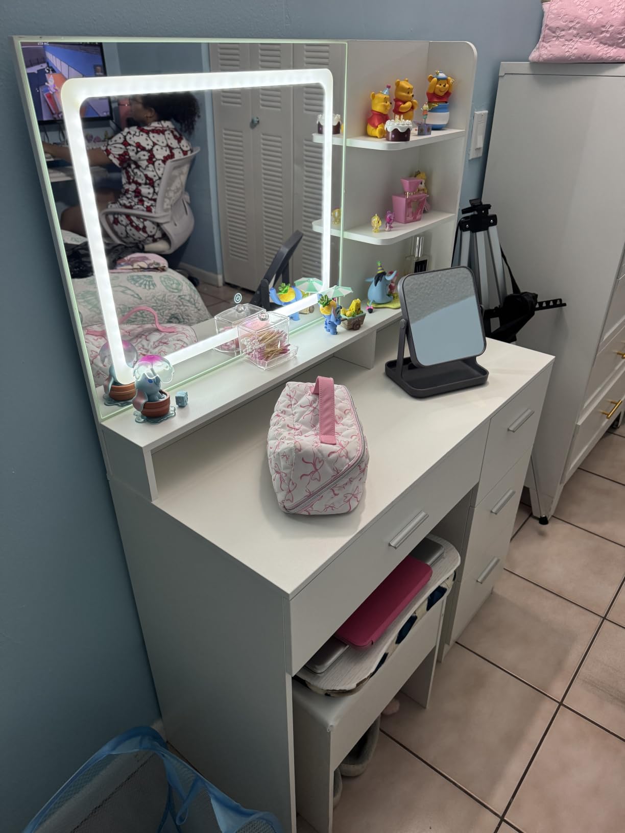 LIVELYGLOW Makeup Vanity Desk with Smart LED Mirror & Charging Station, 34.1